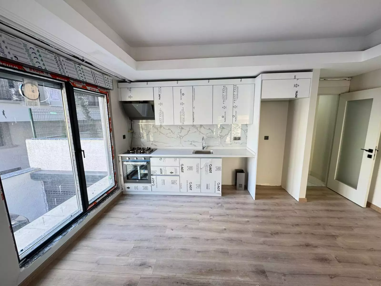 BEŞİKTAŞ DİKİLİTAŞTA YENİ BİNADA BAHÇELİ GENİŞ 1+1 SATILIK DAİRE