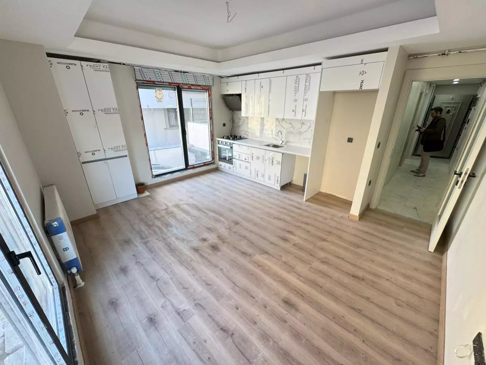 BEŞİKTAŞ DİKİLİTAŞTA YENİ BİNADA BAHÇELİ GENİŞ 1+1 SATILIK DAİRE