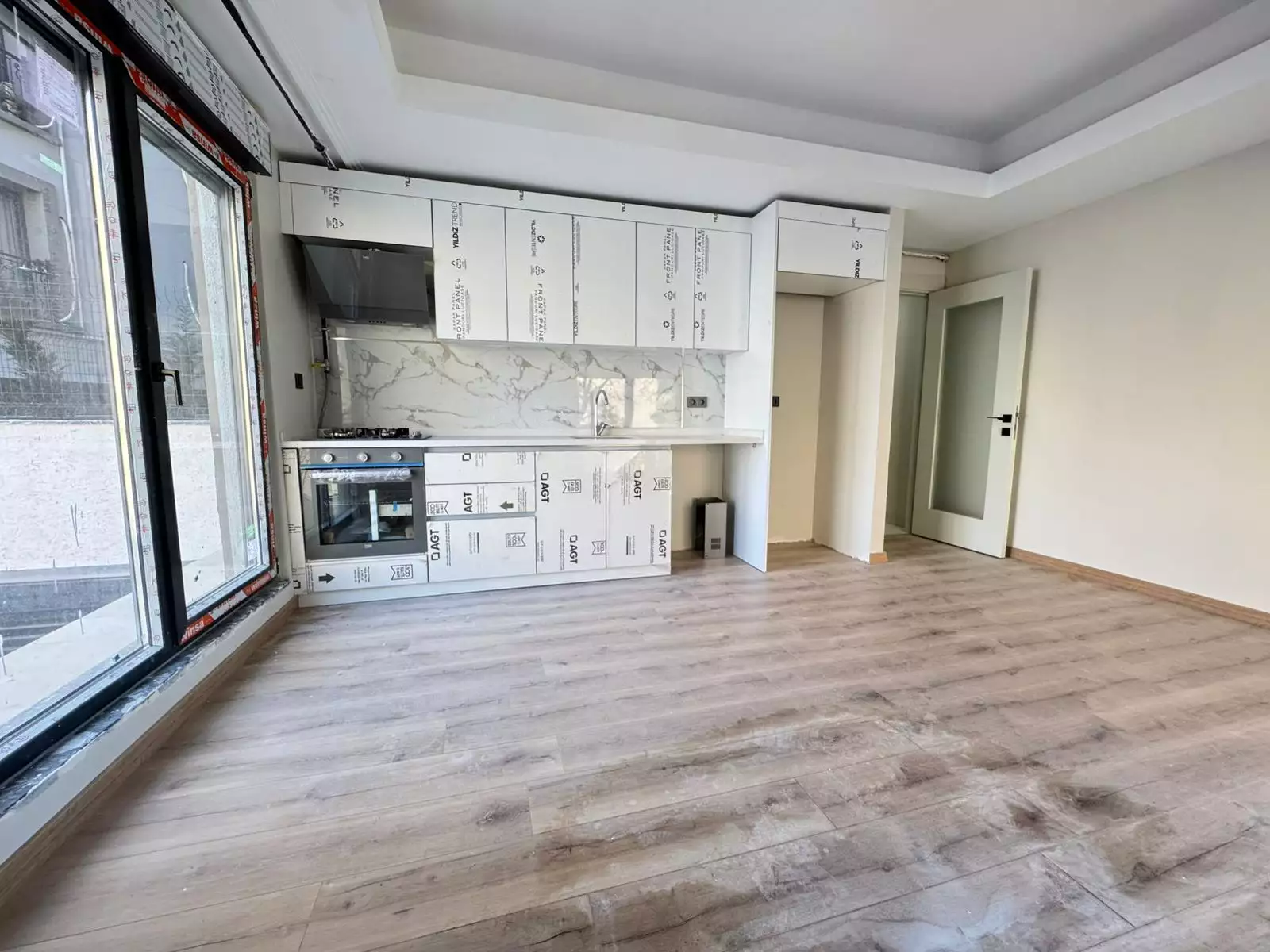 BEŞİKTAŞ DİKİLİTAŞTA YENİ BİNADA BAHÇELİ GENİŞ 1+1 SATILIK DAİRE