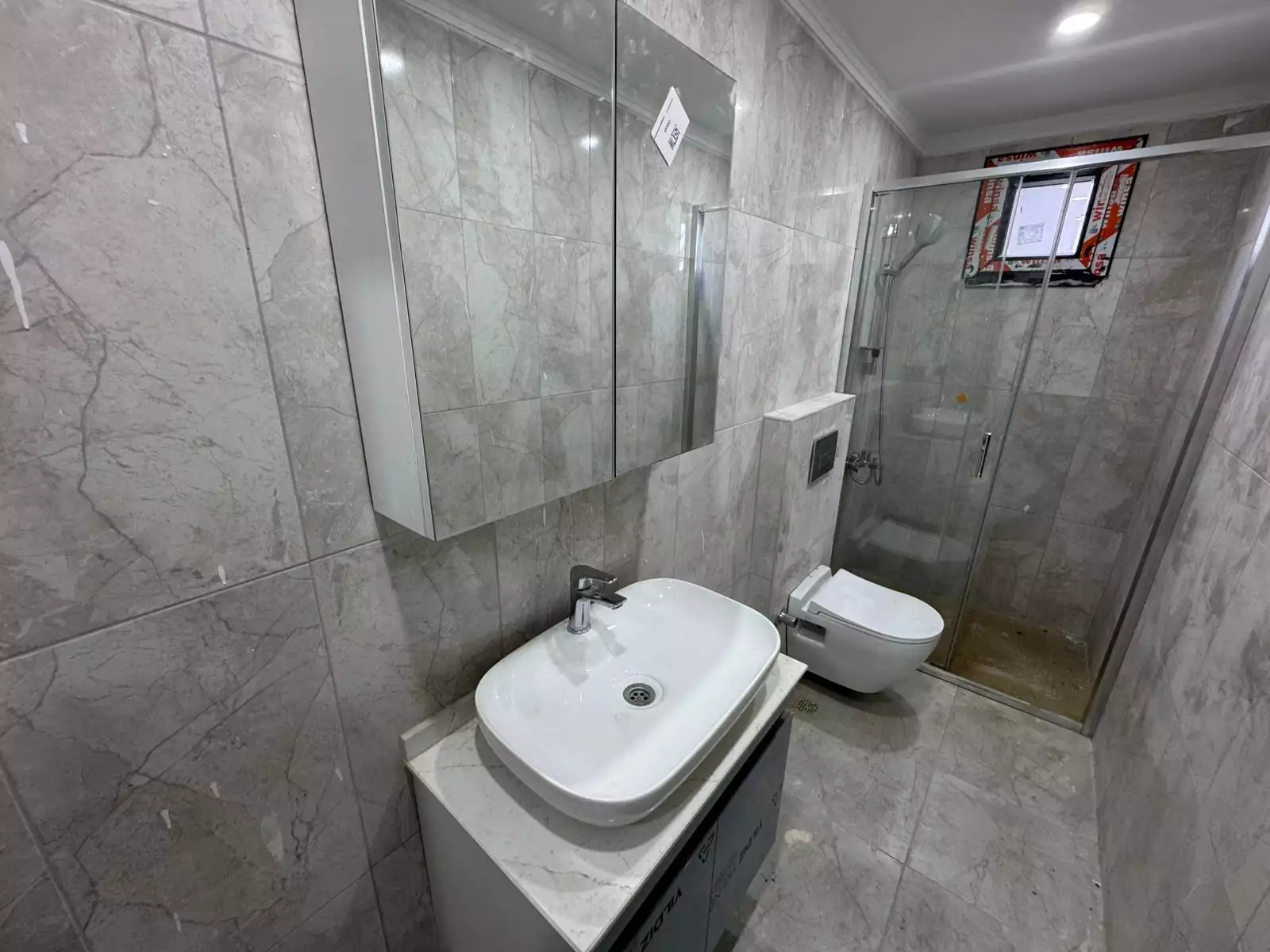 BEŞİKTAŞ DİKİLİTAŞTA YENİ BİNADA BAHÇELİ GENİŞ 1+1 SATILIK DAİRE