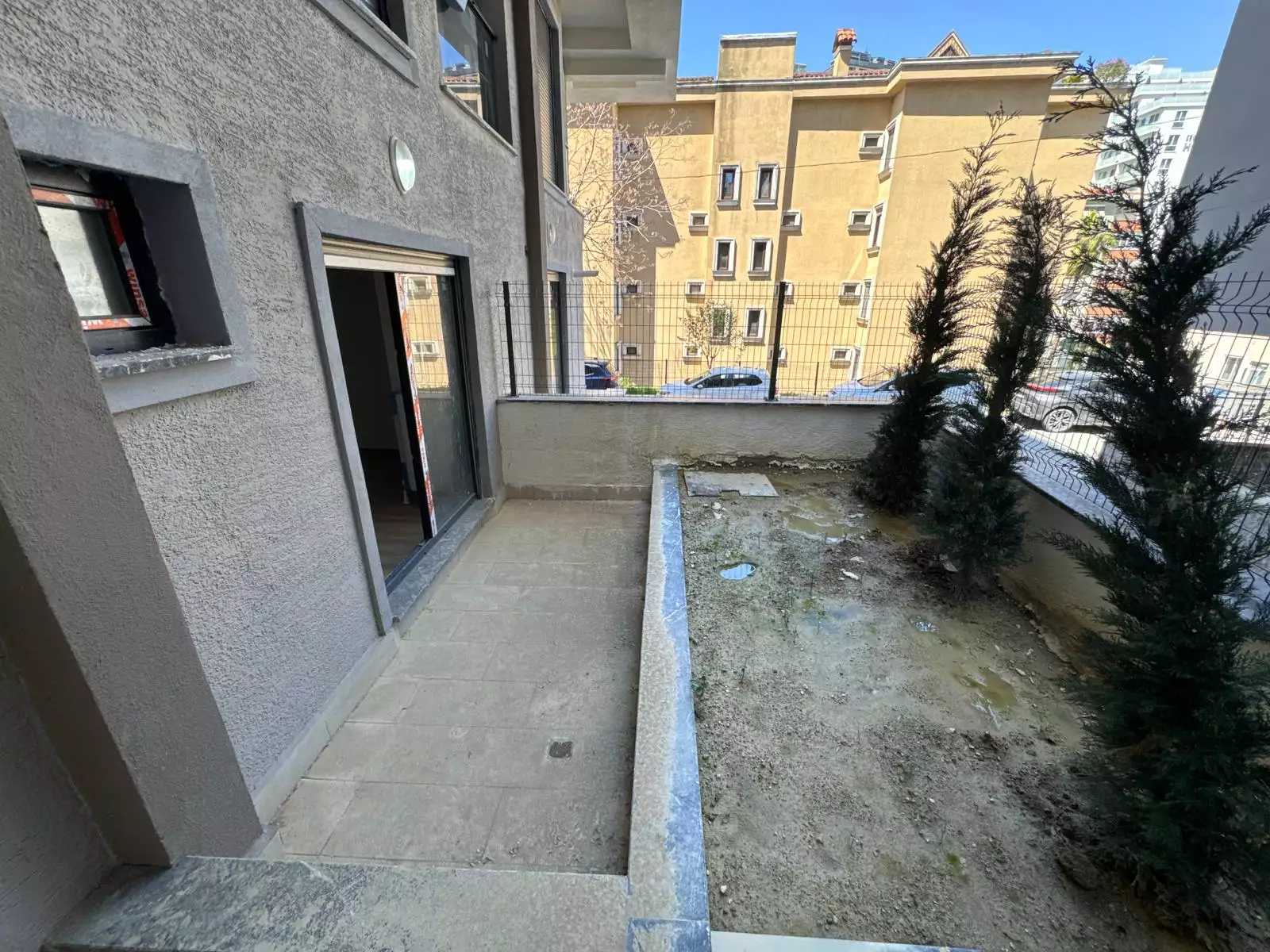 BEŞİKTAŞ DİKİLİTAŞTA YENİ BİNADA BAHÇELİ GENİŞ 1+1 SATILIK DAİRE