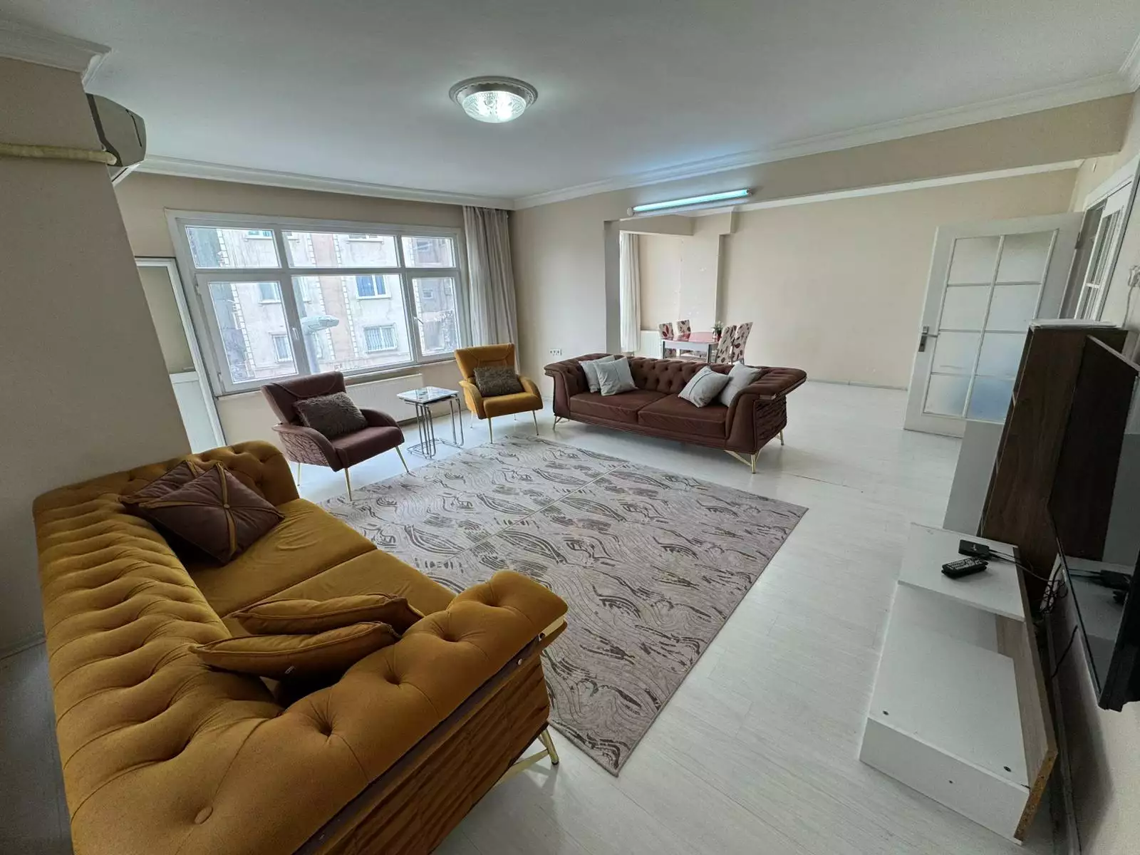 ŞİRİNEVLER E-5 ÜSTÜNDE ADA BAZINDA DÖNÜŞÜM 2+1 SATILIK DAİRE