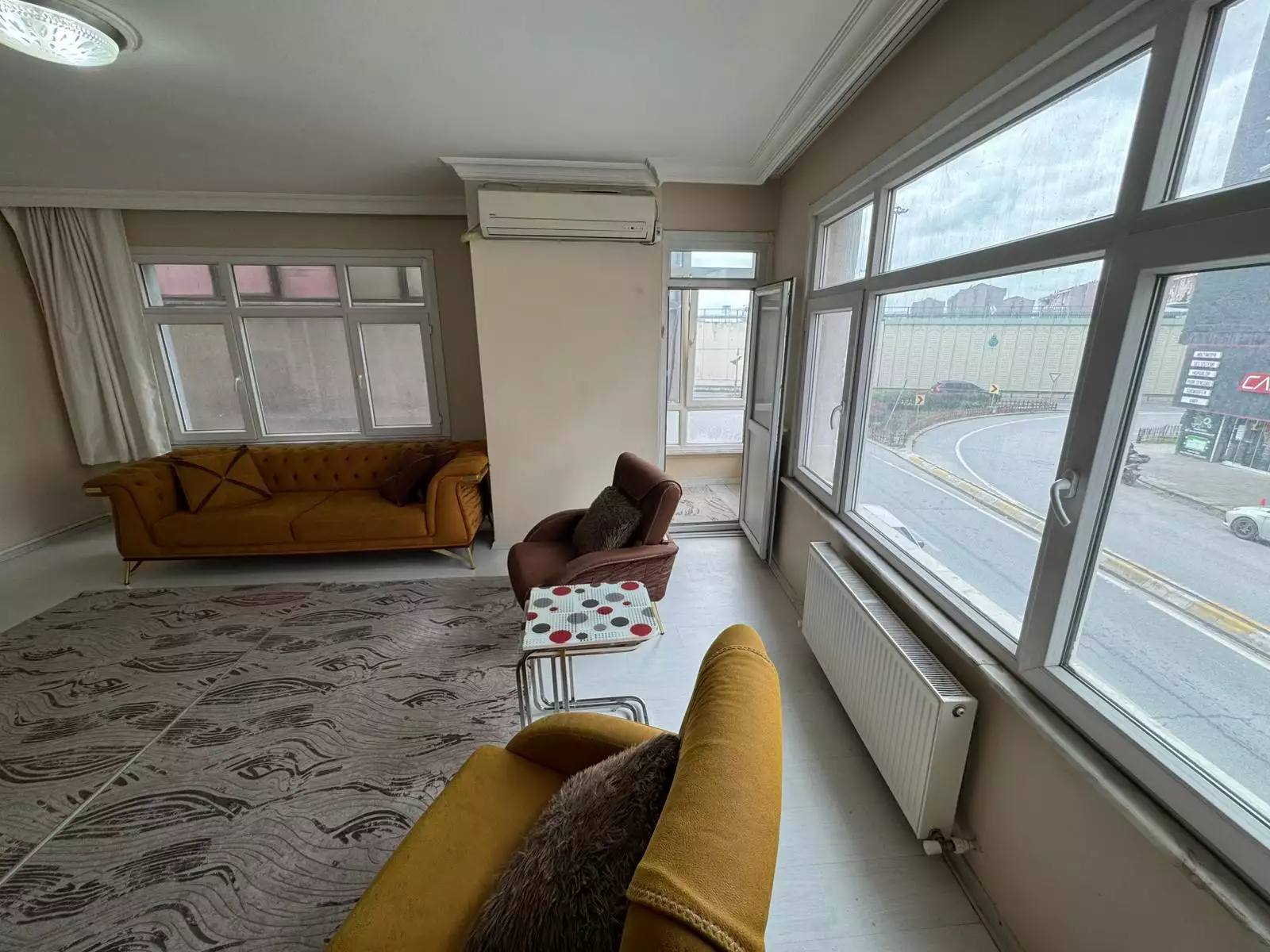 ŞİRİNEVLER E-5 ÜSTÜNDE ADA BAZINDA DÖNÜŞÜM 2+1 SATILIK DAİRE