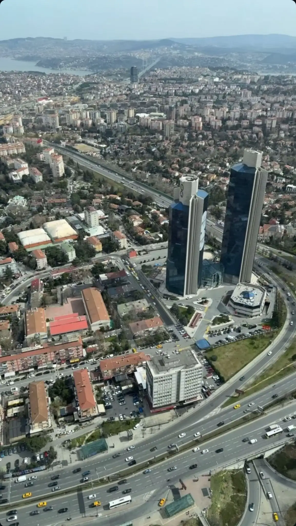 4 LEVENT ANA CADDE ÜSTÜNDE 3.KATTA KİRALIK 3+1 OFİS BÜRO
