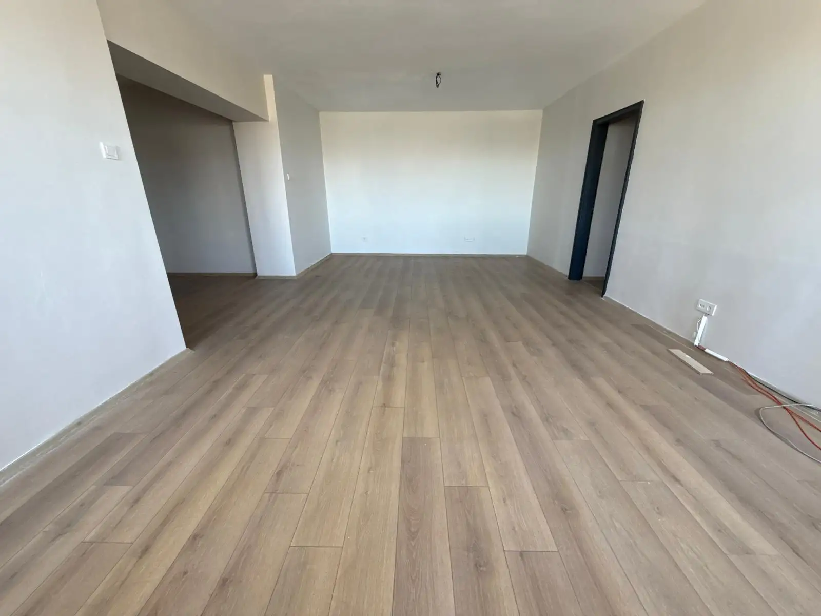 4 LEVENT ANA CADDE ÜSTÜNDE 3.KATTA KİRALIK 3+1 OFİS BÜRO