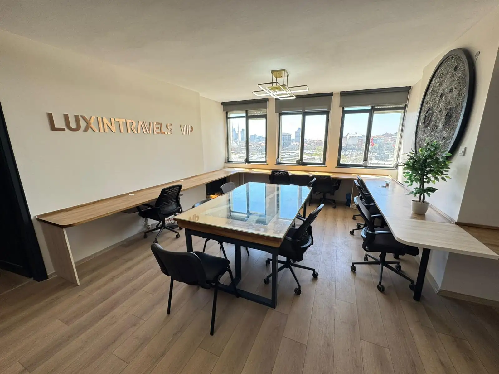 4 LEVENT ANA CADDE ÜSTÜNDE 3.KATTA KİRALIK 3+1 OFİS BÜRO