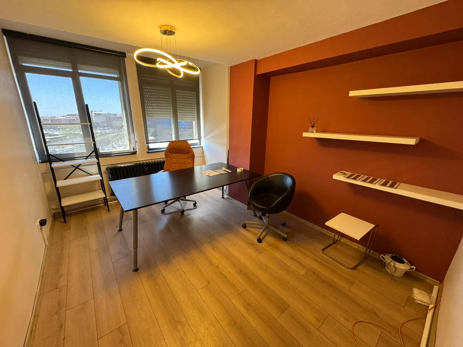 4 LEVENT ANA CADDE ÜSTÜNDE 3.KATTA KİRALIK 3+1 OFİS BÜRO