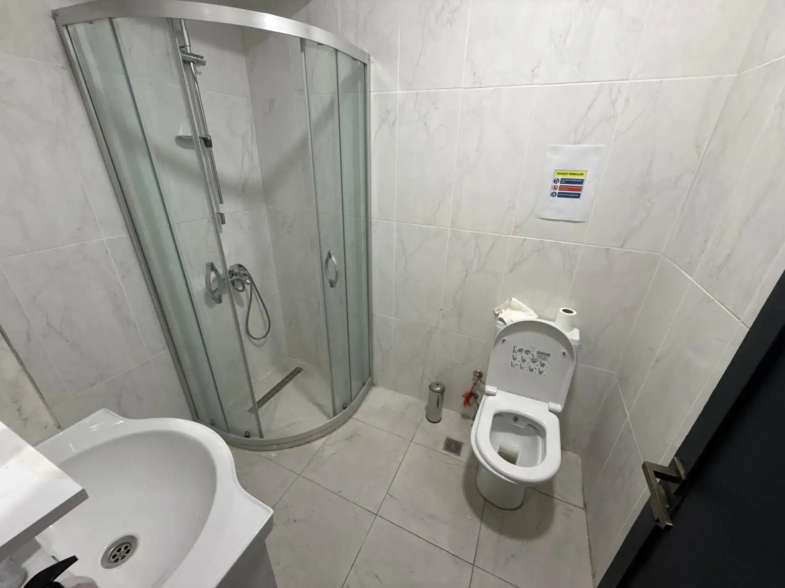 4 LEVENT ANA CADDE ÜSTÜNDE 3.KATTA KİRALIK 3+1 OFİS BÜRO