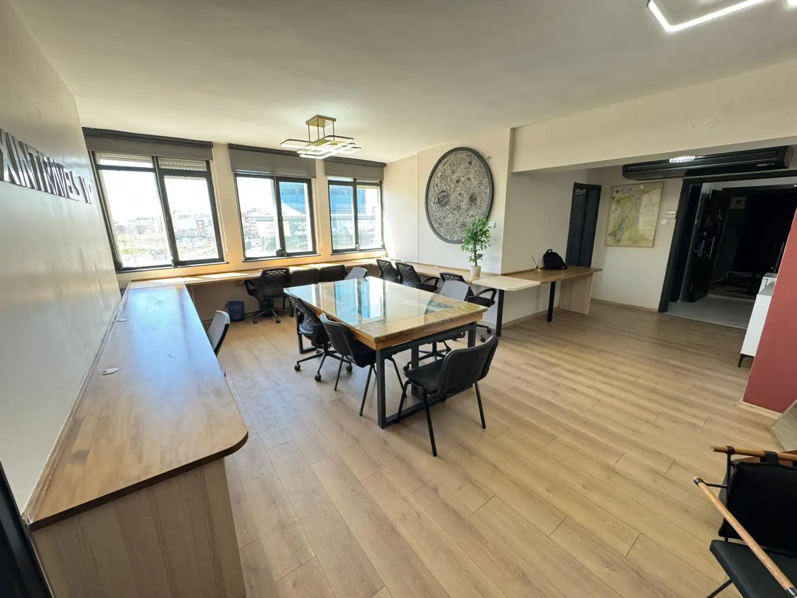 4 LEVENT ANA CADDE ÜSTÜNDE 3.KATTA KİRALIK 3+1 OFİS BÜRO