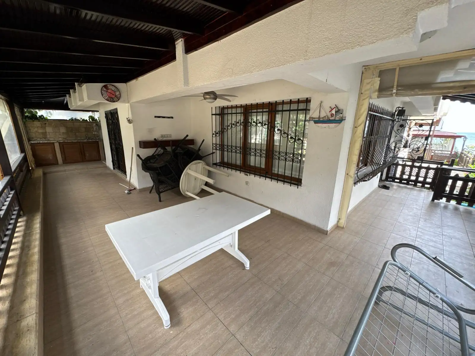 KUMBURGAZDA DENİZE 50 METRE SİTE İÇİNDE EŞYALI SATILIK 5+2 VİLLA