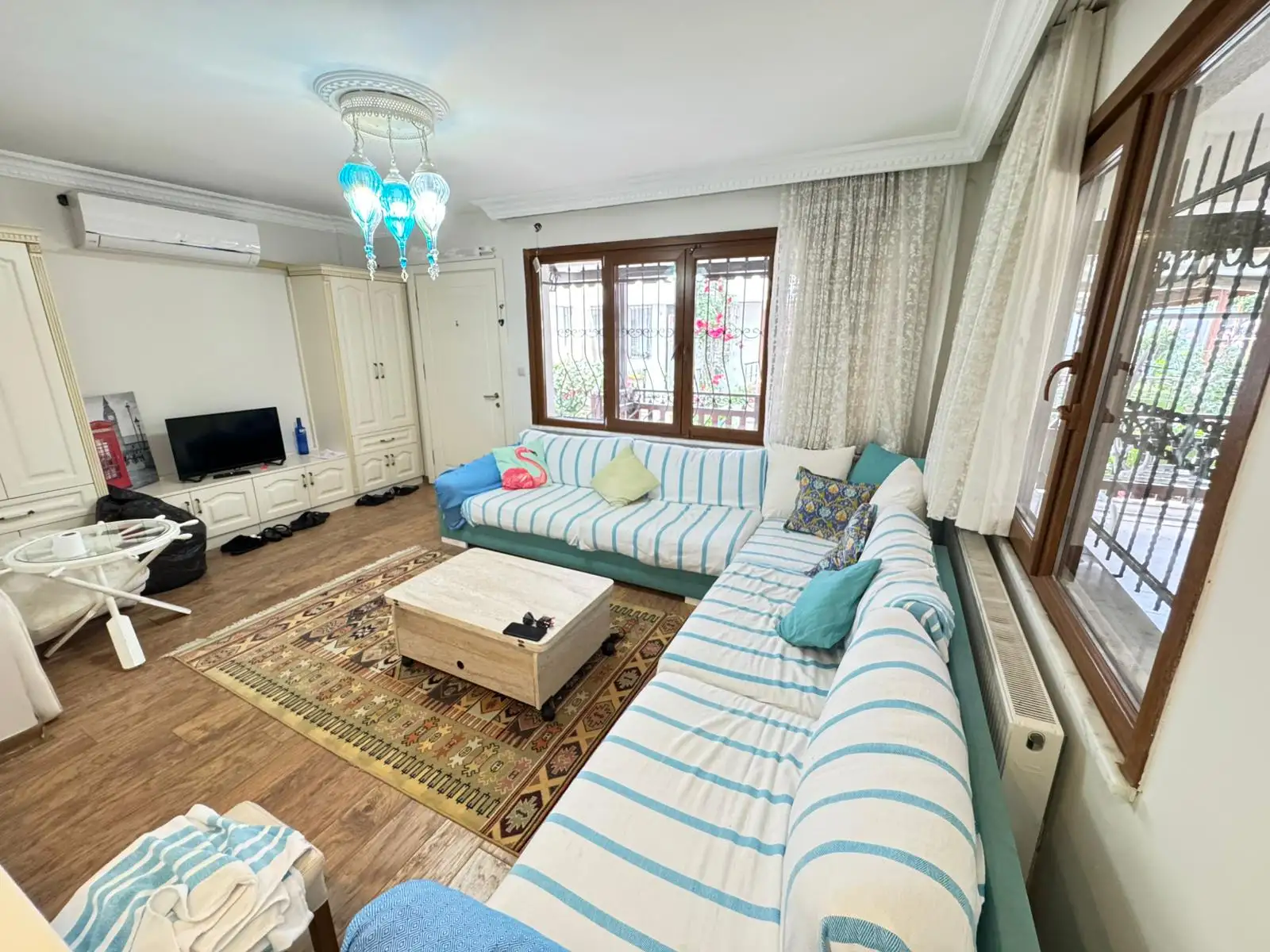 KUMBURGAZDA DENİZE 50 METRE SİTE İÇİNDE EŞYALI SATILIK 5+2 VİLLA