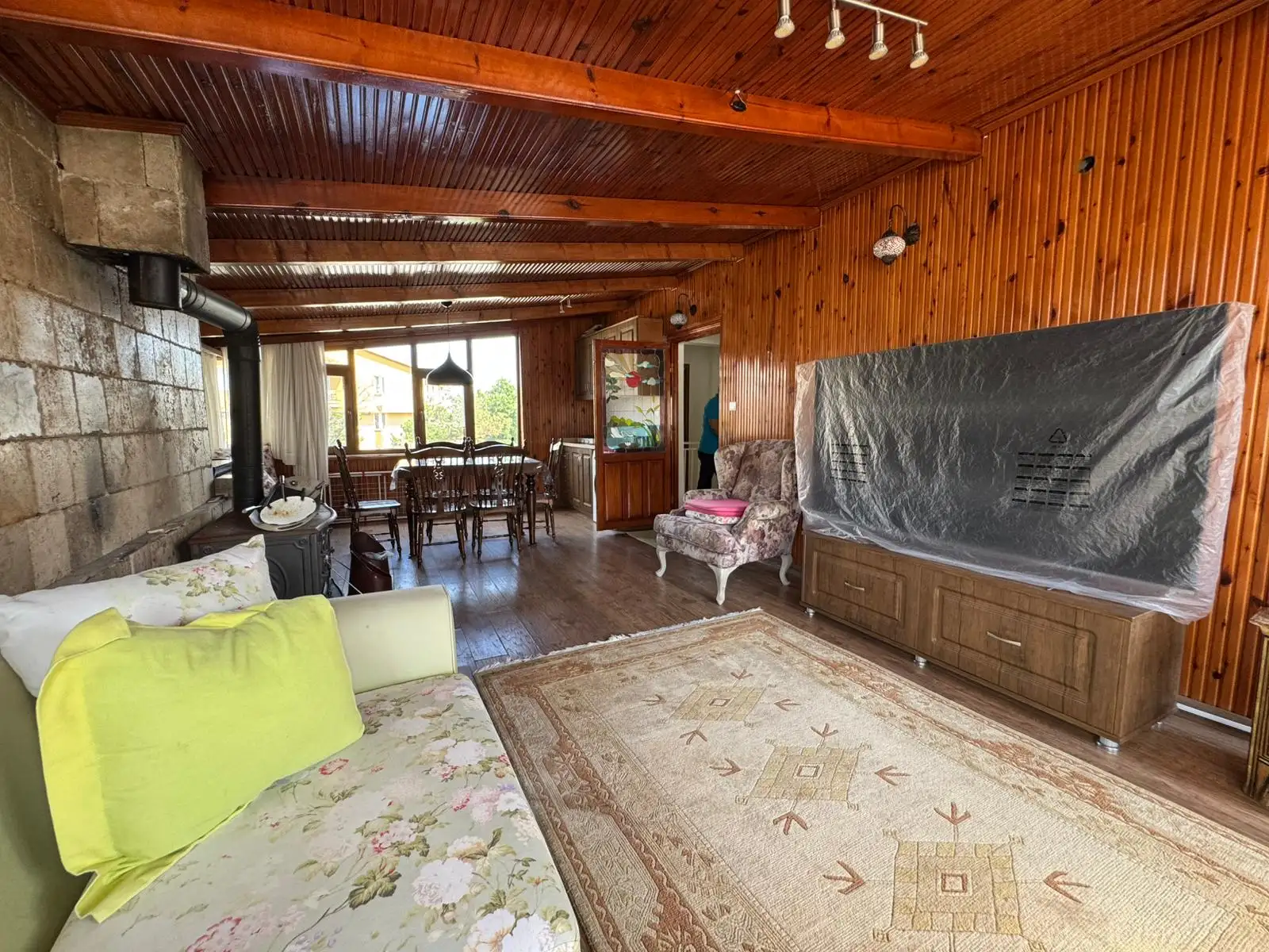 KUMBURGAZDA DENİZE 50 METRE SİTE İÇİNDE EŞYALI SATILIK 5+2 VİLLA