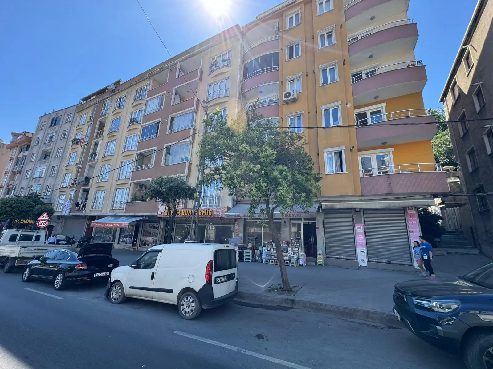 SİLAHTARAĞADA KARADENİZ CADDESİ ÜZERİNDE SATILIK 150M2 DÜKKAN