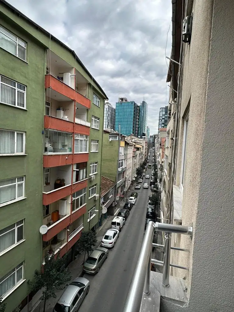ESENTEPE'DE METROYA YAKIN ASANSÖRLÜ BİNADA SATILIK 2+1 DAİRE