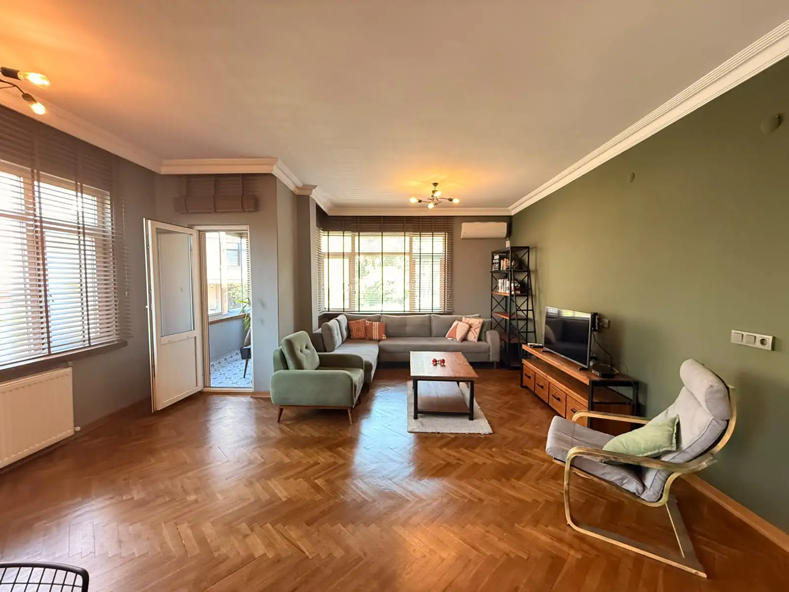 ETİLER'DE YENİ TADİLATLI LÜKS VE YENİ EŞYALI KİRALIK 2+1 DAİRE