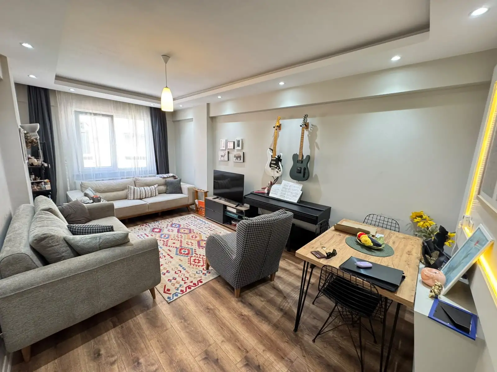 ESENTEPE'DE METROYA YAKIN ASANSÖRLÜ BİNADA SATILIK 2+1 DAİRE