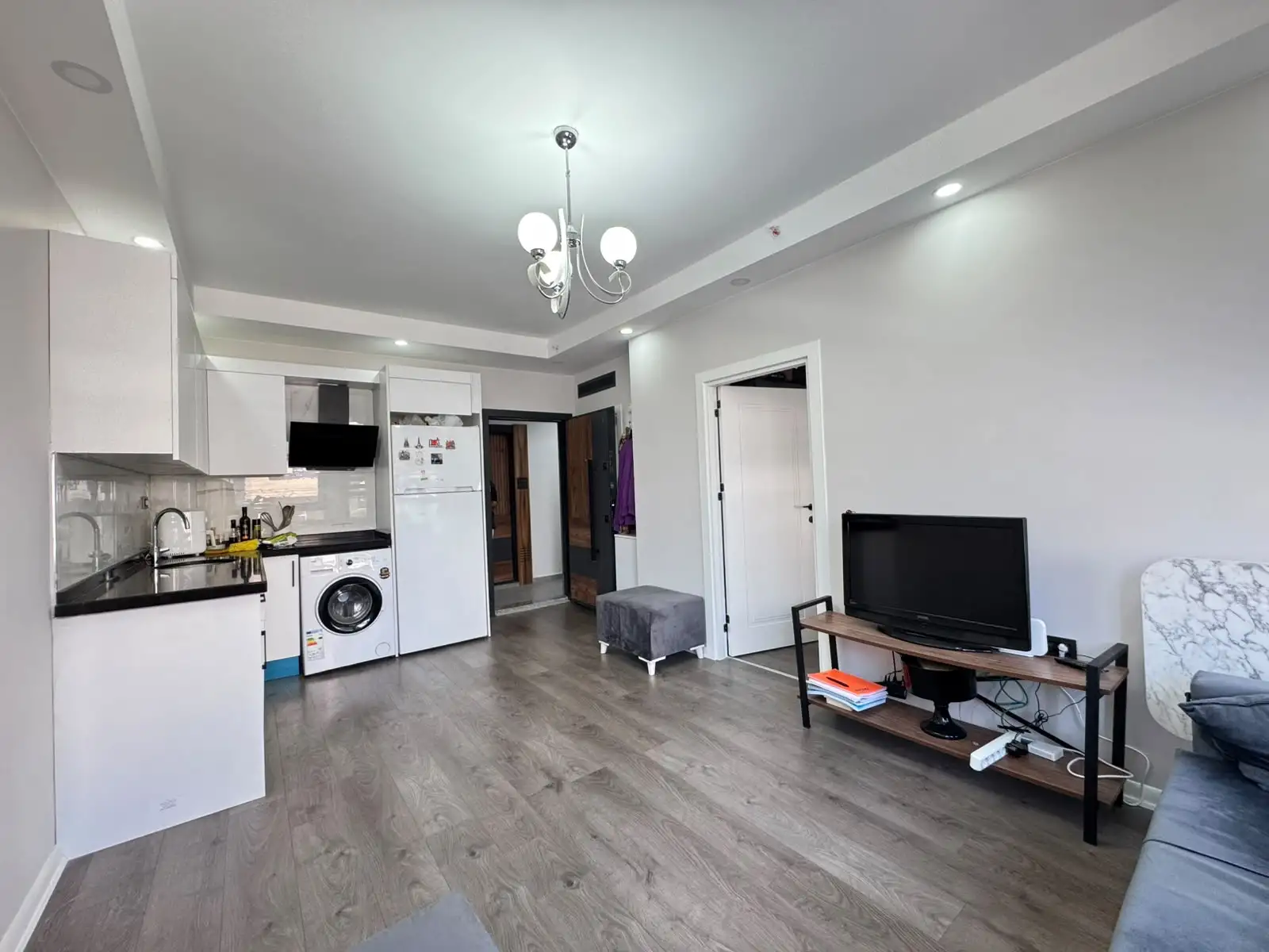 LEVENT POİNT REZİDANSTA KİRALIK EŞYALI 1+1 DAİRE METRO 150 METRE