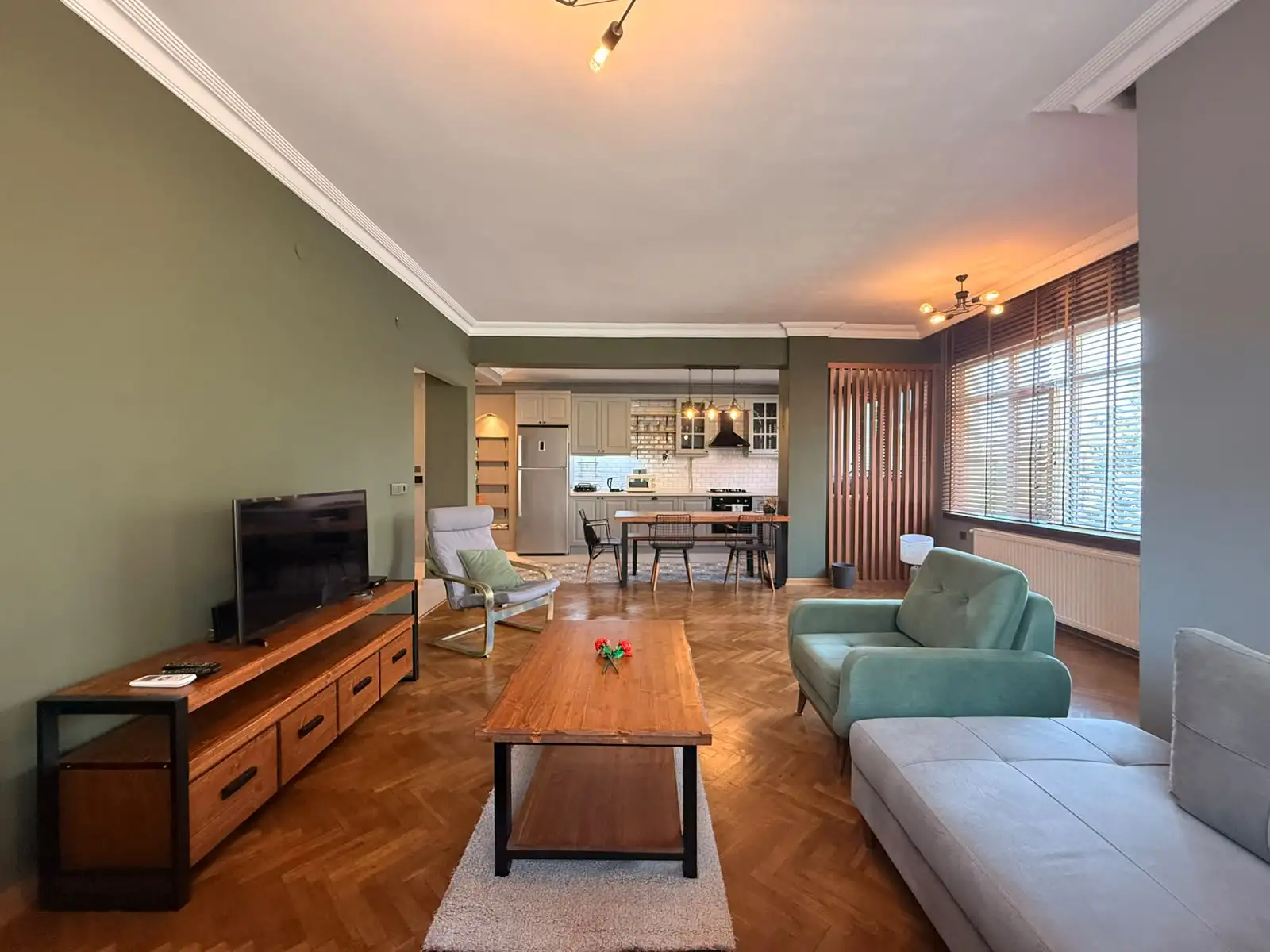 ETİLER'DE YENİ TADİLATLI LÜKS VE YENİ EŞYALI KİRALIK 2+1 DAİRE