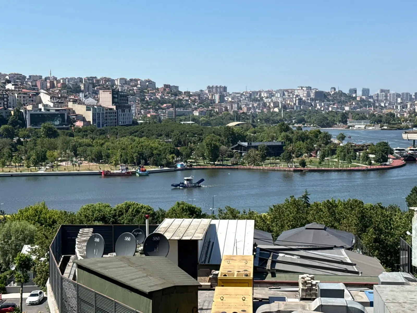 SÜTLÜCEDE HALİÇ MANZARALI SİTE İÇİNDE SATILIK 3+1 DAİRE