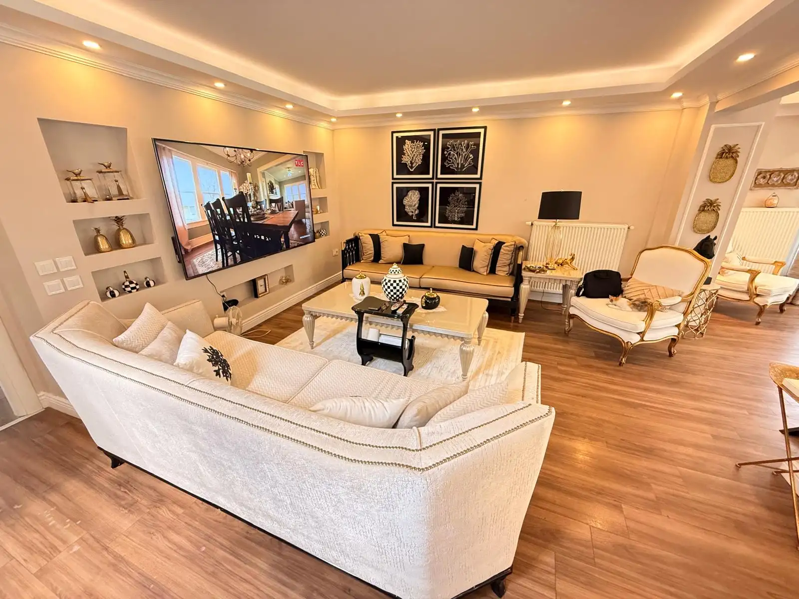 MİMAROBA'DA HAVUZLU SİTE İÇİNDE GENİŞ VE LÜKS SATILIK 5+2 VİLLA