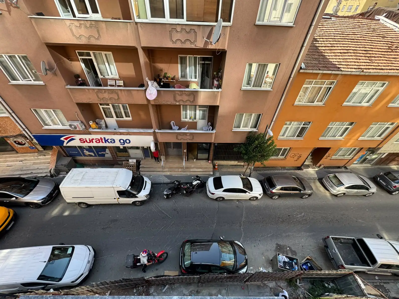 ESENTEPE'DE METROYA YAKIN SIFIR BİNADA SATILIK 2+1 DAİRE