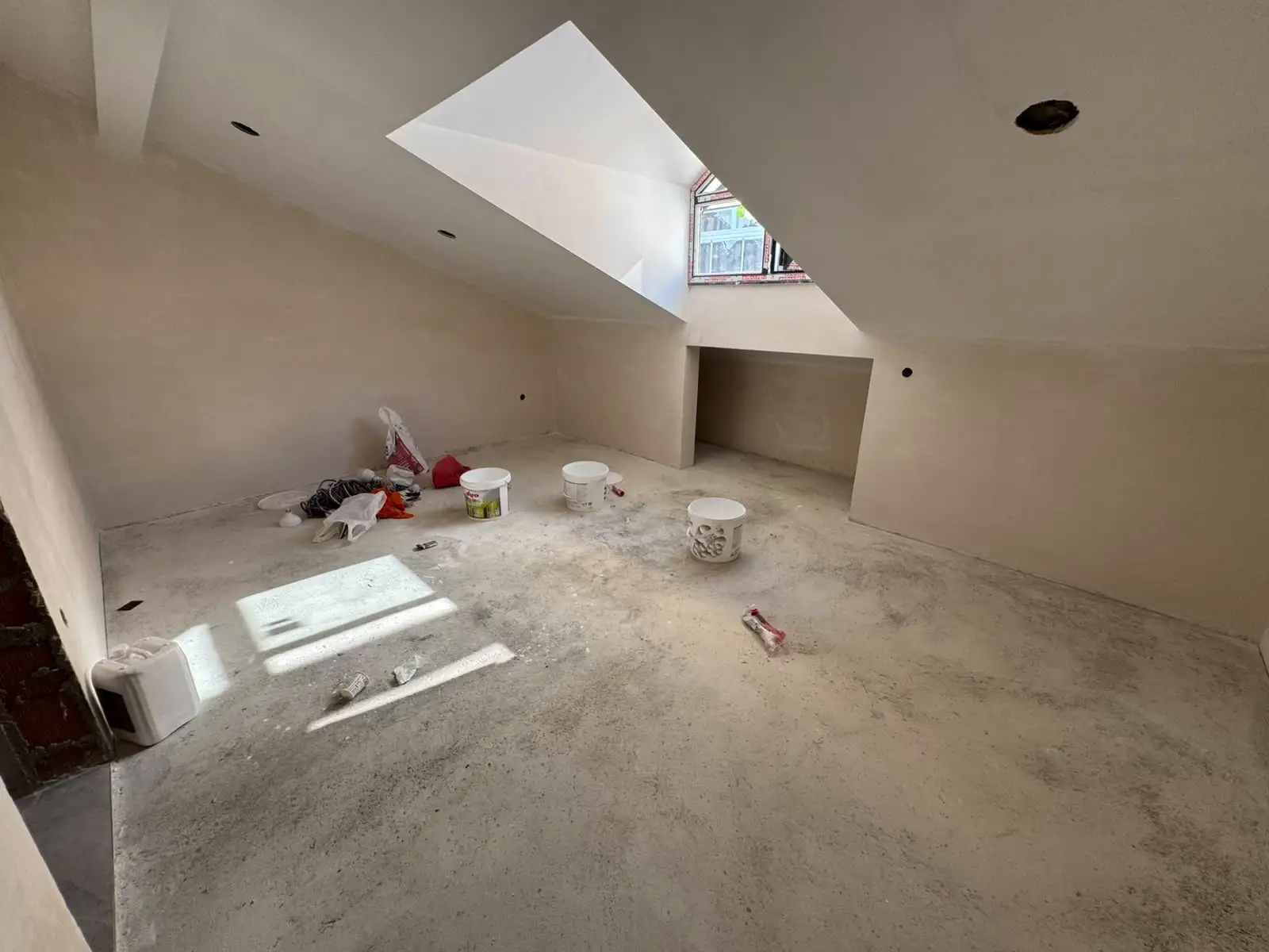 ESENTEPE'DE METROYA YAKIN SIFIR BİNADA SATILIK 3+1 DUBLEKS DAİRE
