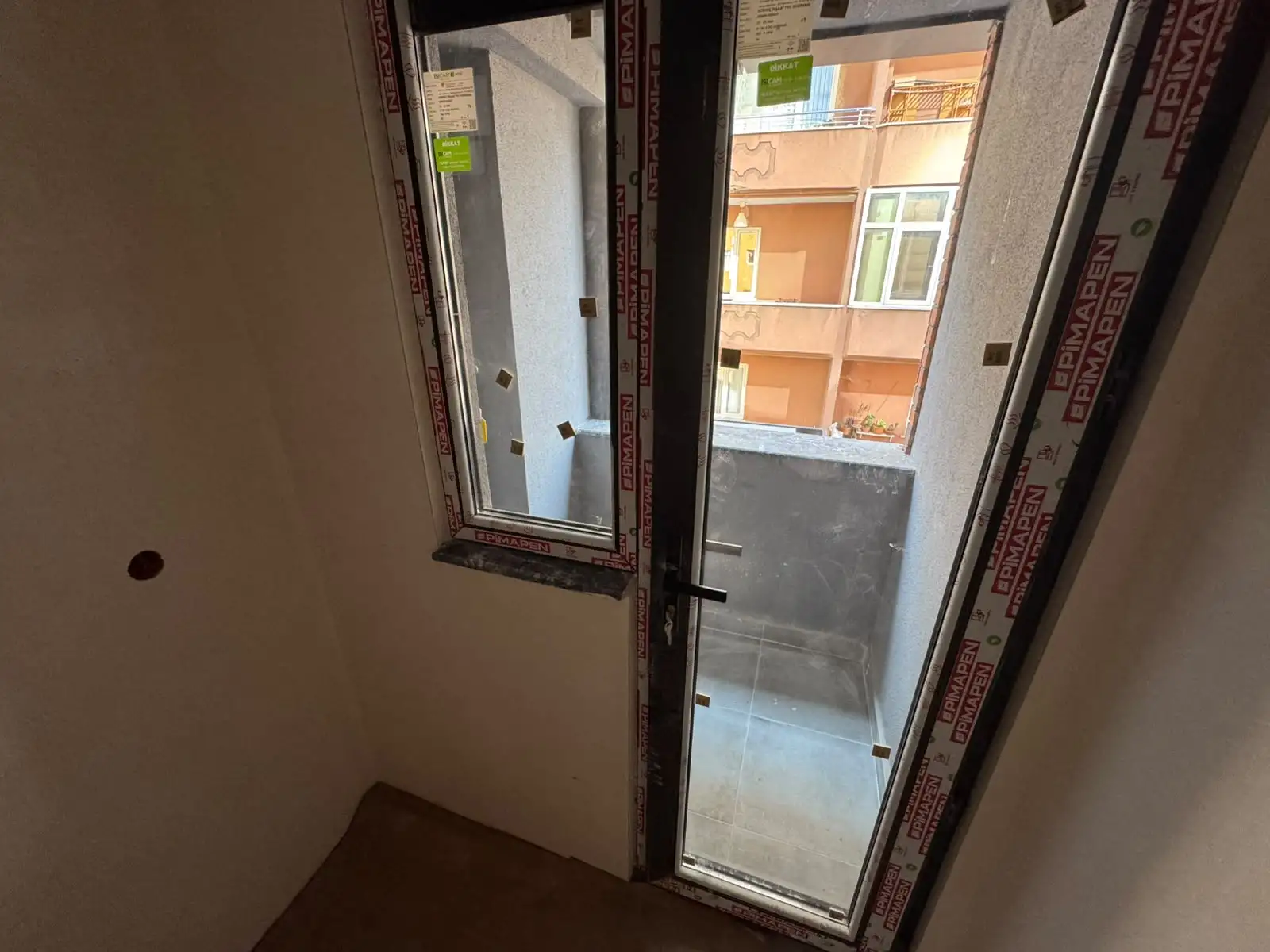 ESENTEPE'DE METROYA YAKIN SIFIR BİNADA SATILIK 2+1 DAİRE