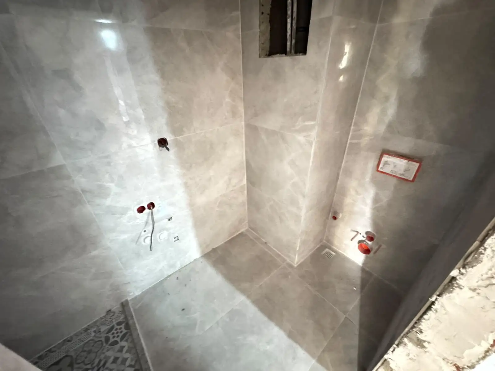 ESENTEPE'DE METROYA YAKIN SIFIR BİNADA SATILIK 3+1 DUBLEKS DAİRE