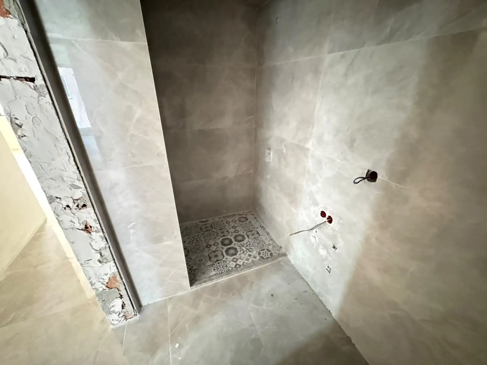ESENTEPE'DE METROYA YAKIN SIFIR BİNADA SATILIK 3+1 DUBLEKS DAİRE