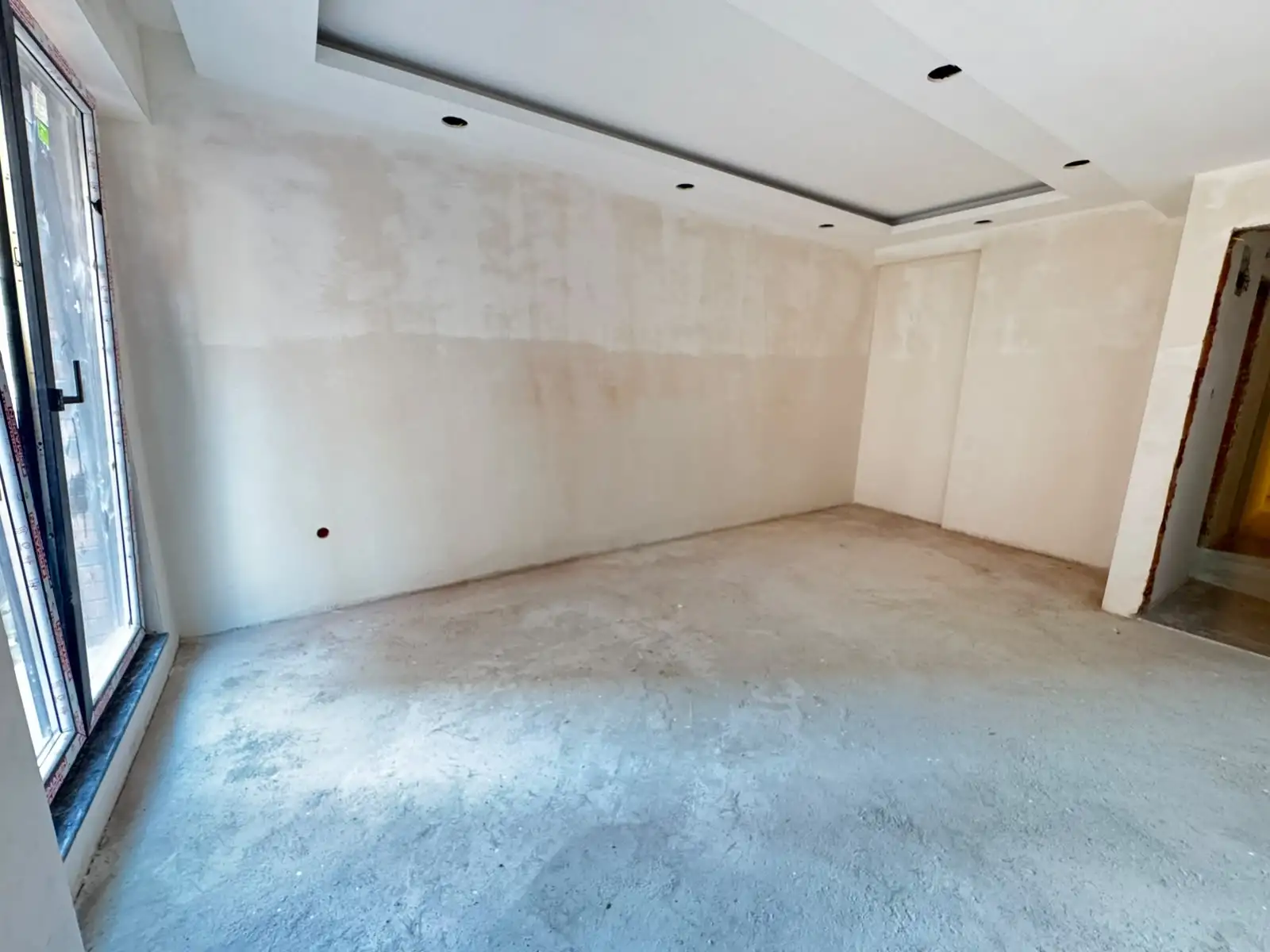 ESENTEPE'DE METROYA YAKIN SIFIR BİNADA SATILIK 2+1 DAİRE