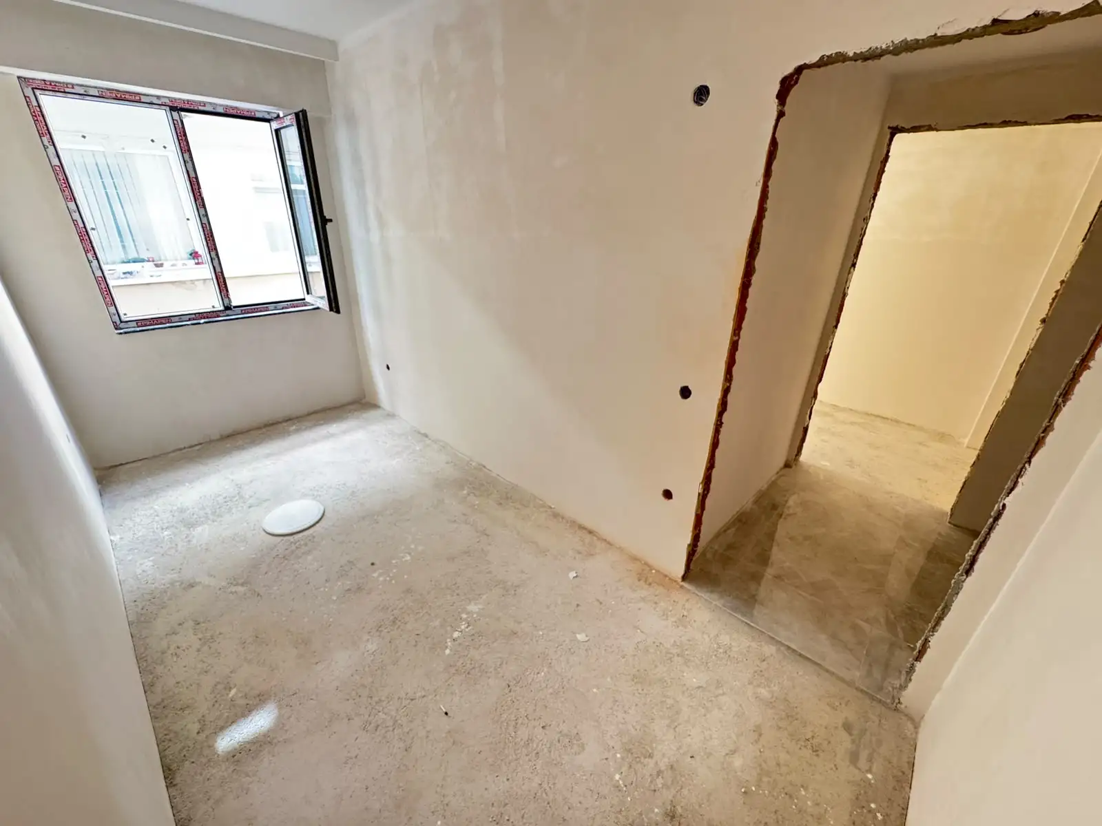 ESENTEPE'DE METROYA YAKIN SIFIR BİNADA SATILIK 2+1 DAİRE
