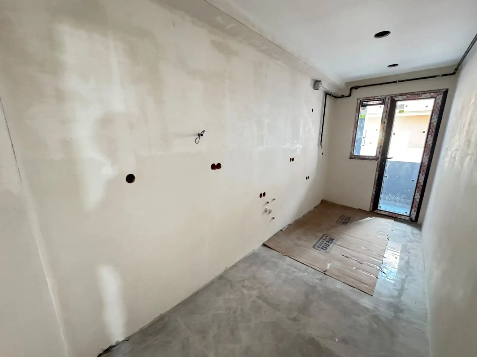 ESENTEPE'DE METROYA YAKIN SIFIR BİNADA SATILIK 2+1 DAİRE