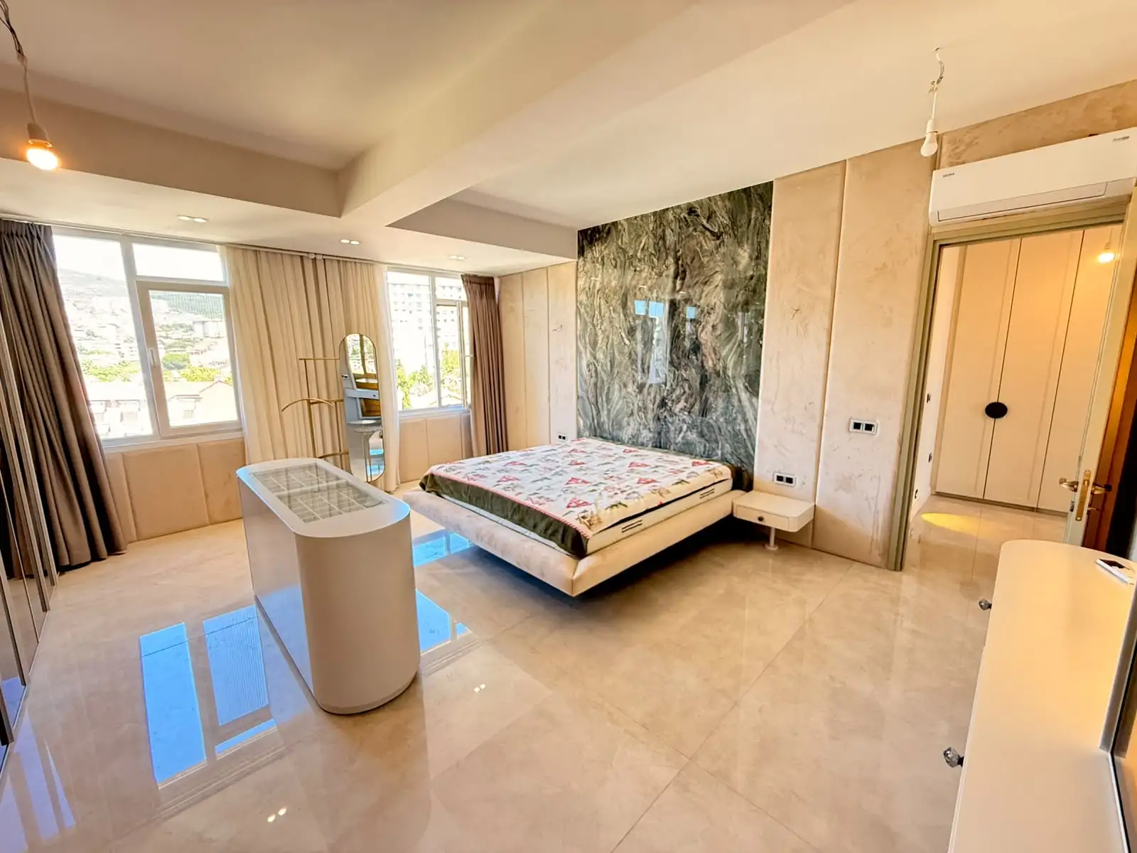 MALTEPE'DE DENİZ MANZARALI ÖZEL TASARIM EŞYALI SATILIK 2+1 DAİRE