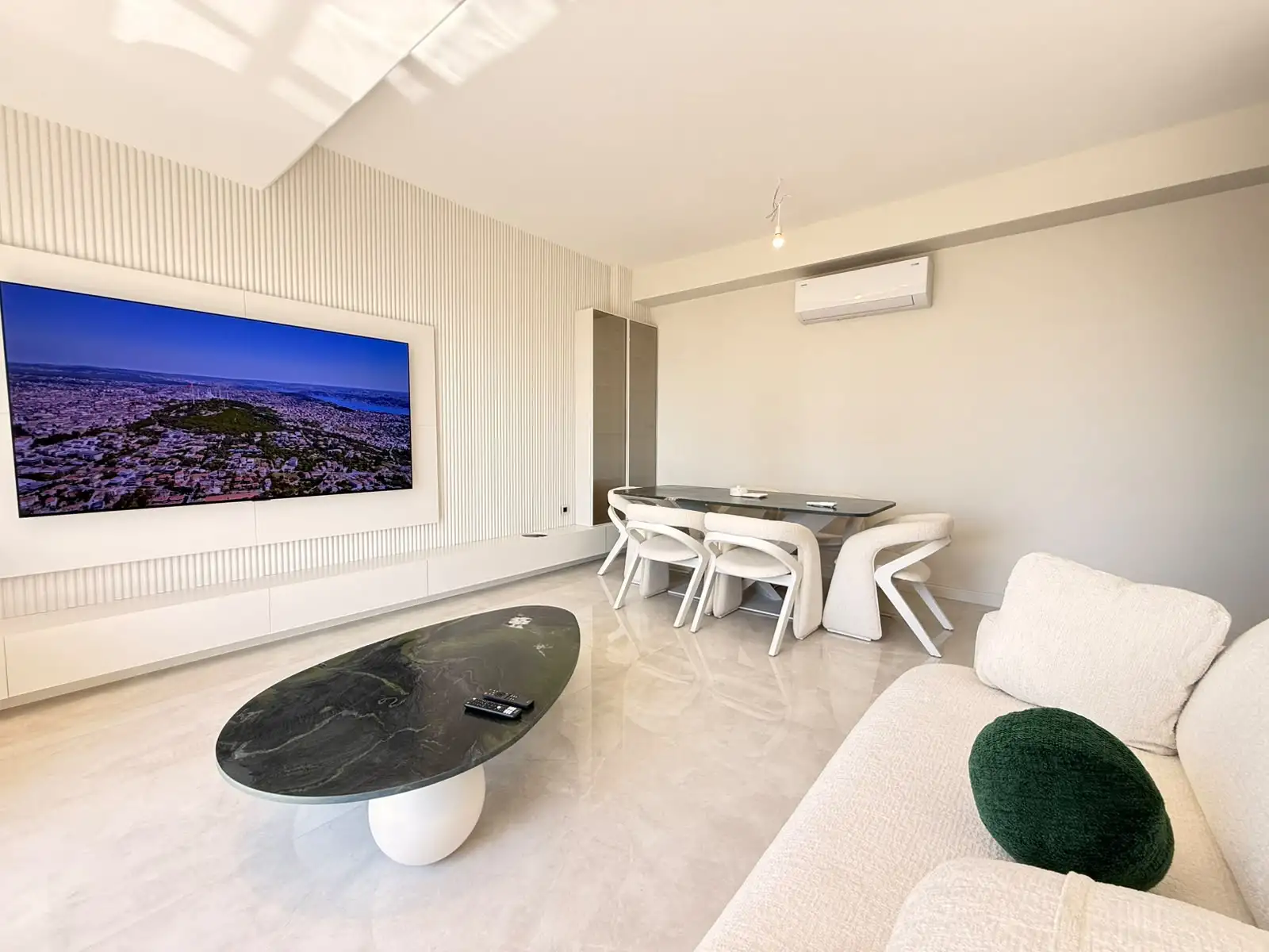 MALTEPE'DE DENİZ MANZARALI ÖZEL TASARIM EŞYALI SATILIK 2+1 DAİRE