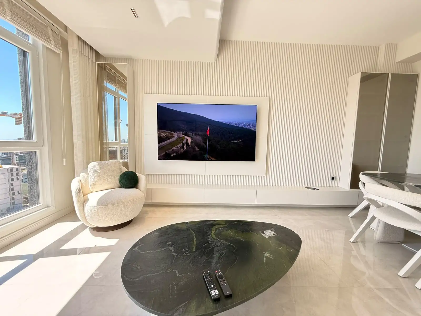 MALTEPE'DE DENİZ MANZARALI ÖZEL TASARIM EŞYALI SATILIK 2+1 DAİRE