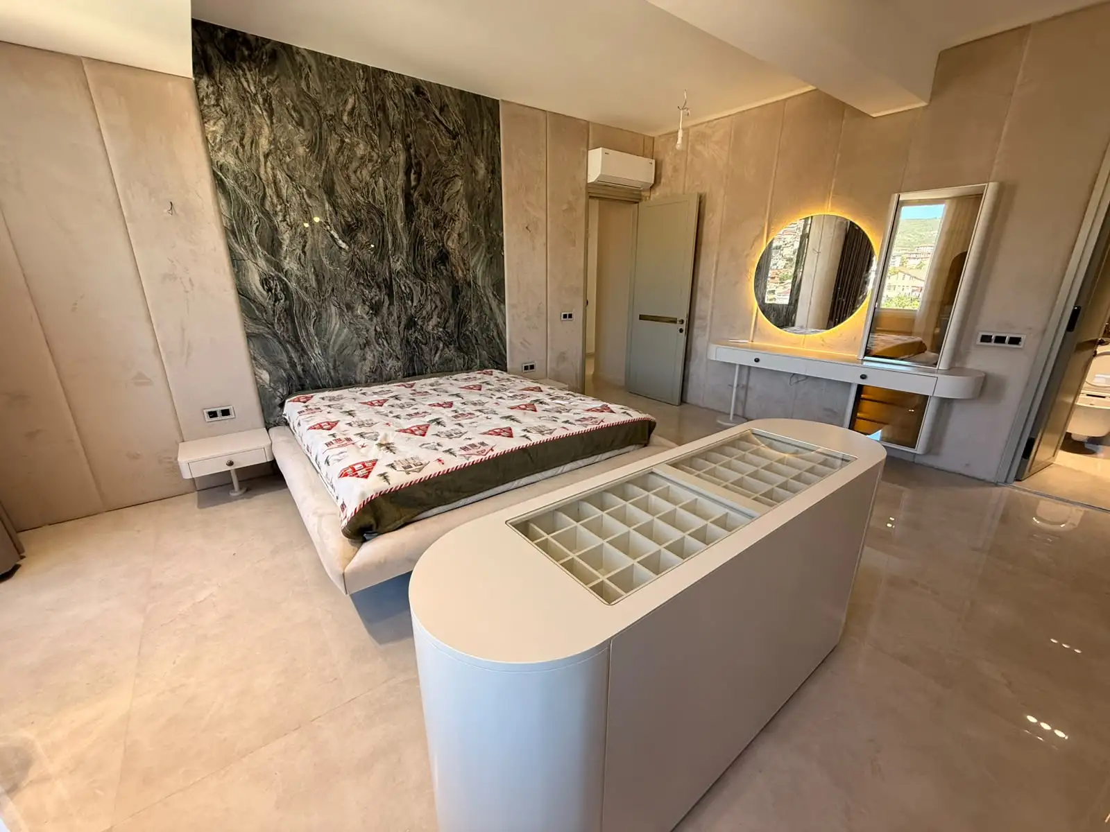 MALTEPE'DE DENİZ MANZARALI ÖZEL TASARIM EŞYALI SATILIK 2+1 DAİRE