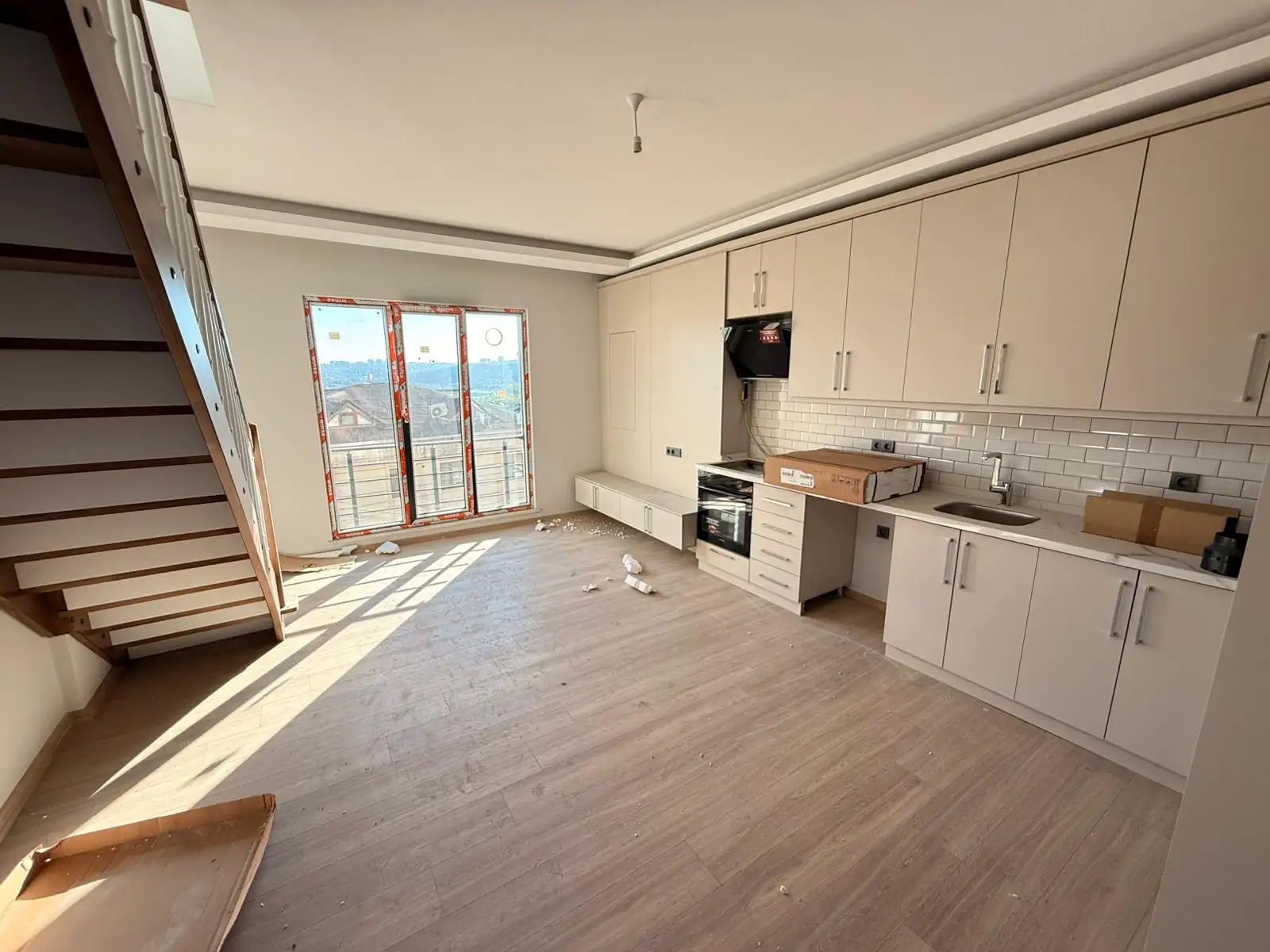 BEYOĞLU SÜTLÜCEDE YENİ BİNADA SATILIK HALİÇ MANZARALI 2+1 DAİRE