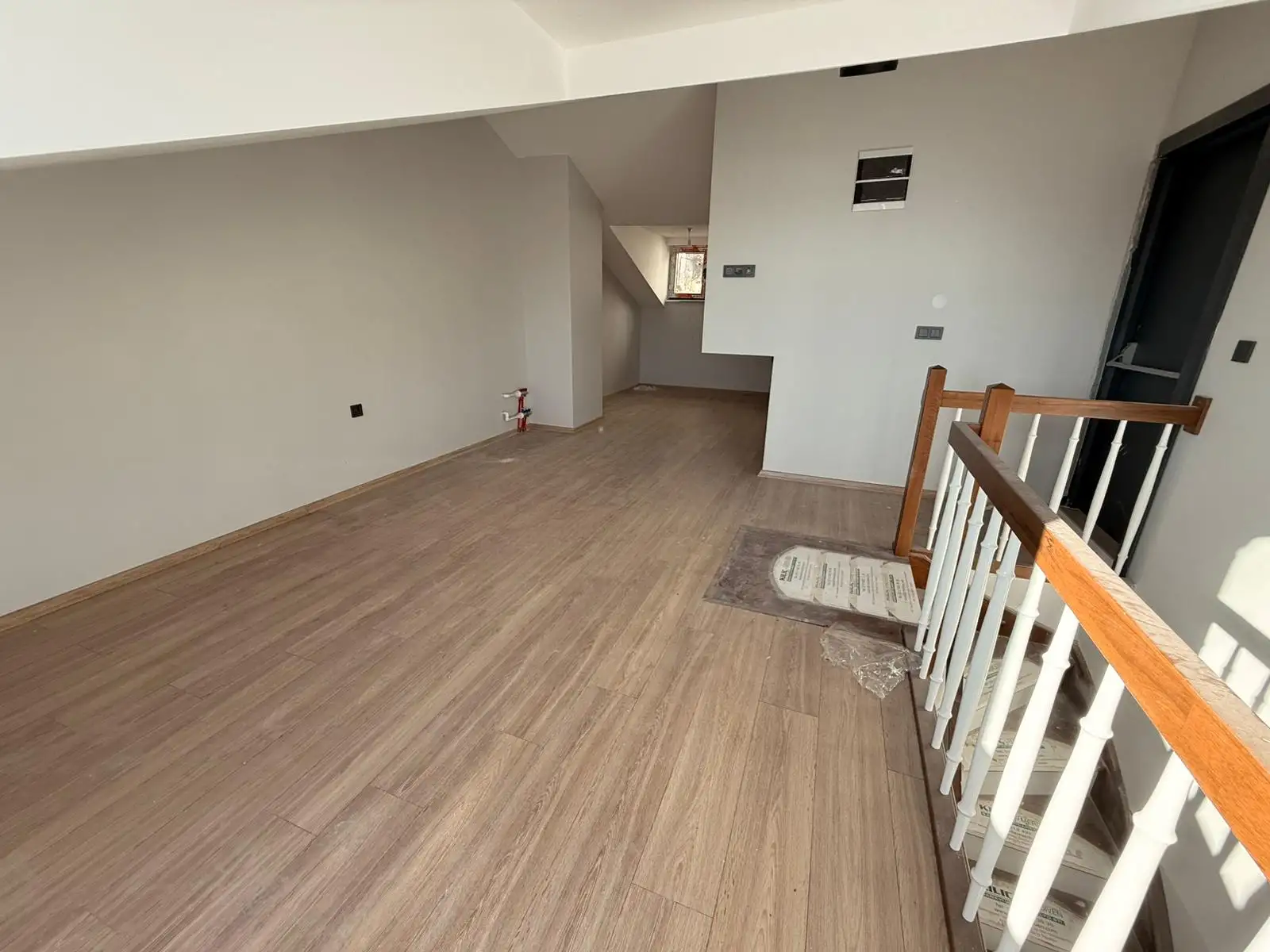 BEYOĞLU SÜTLÜCEDE YENİ BİNADA SATILIK HALİÇ MANZARALI 2+1 DAİRE