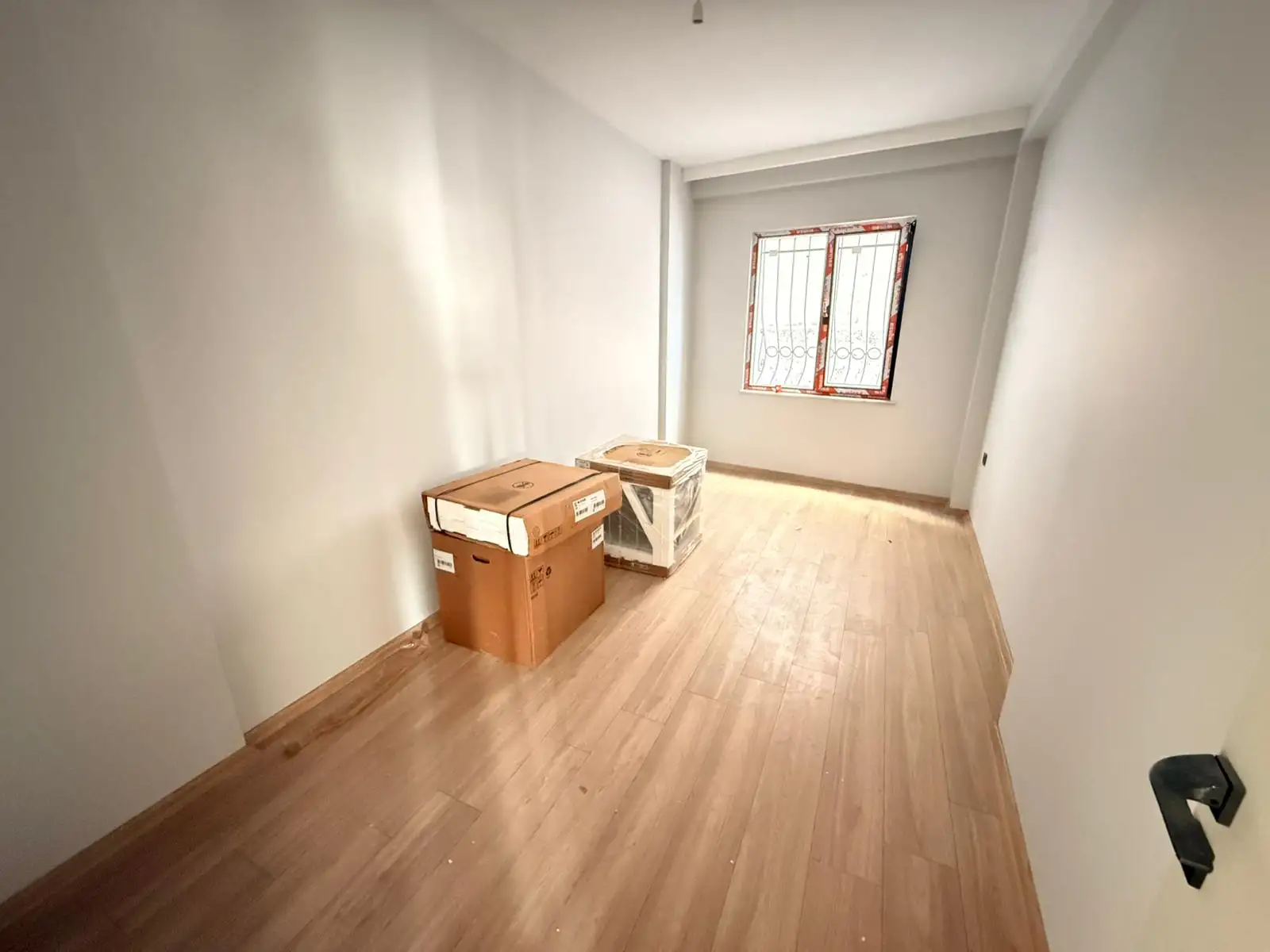 BEYOĞLU SÜTLÜCEDE YENİ BİNADA SATILIK KAPALI MUTFAKLI 2+1 DAİRE
