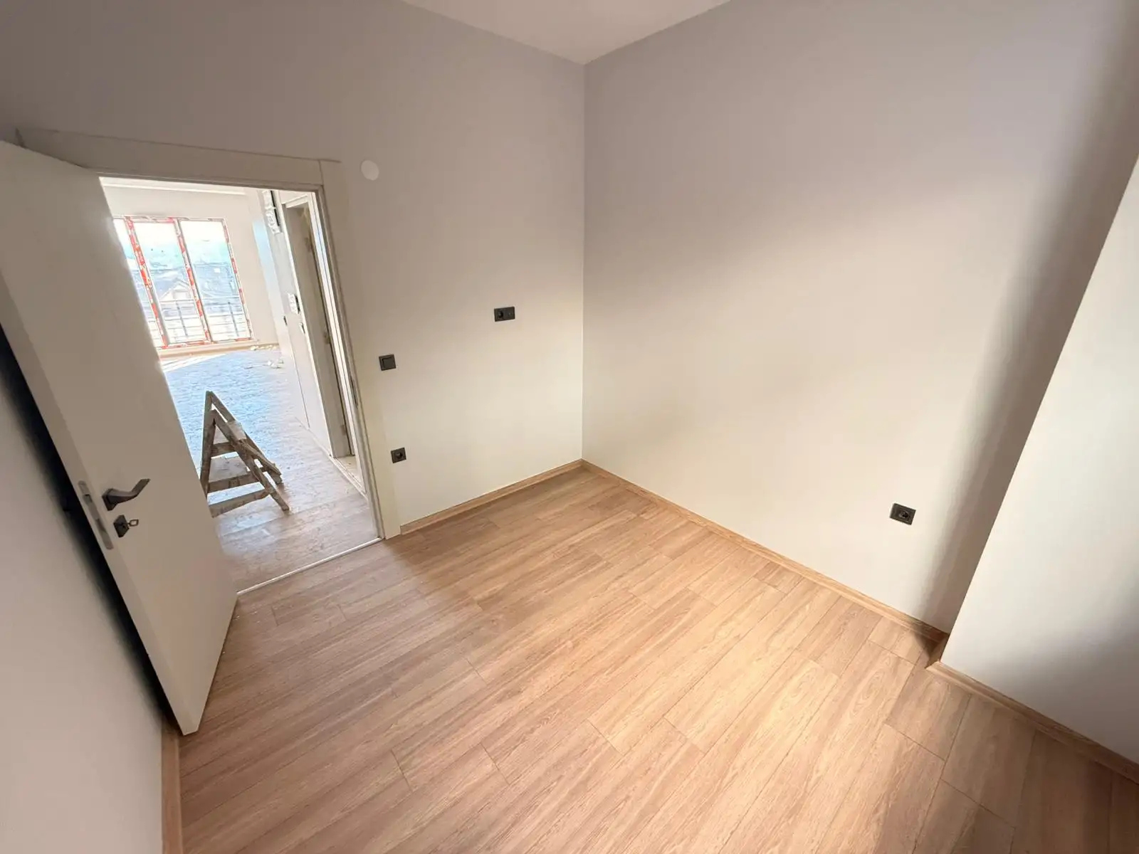 BEYOĞLU SÜTLÜCEDE YENİ BİNADA SATILIK HALİÇ MANZARALI 2+1 DAİRE