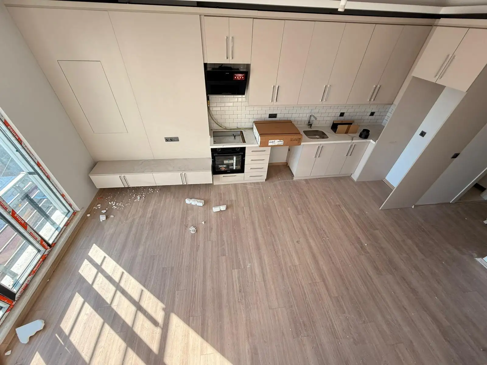 BEYOĞLU SÜTLÜCEDE YENİ BİNADA SATILIK HALİÇ MANZARALI 2+1 DAİRE