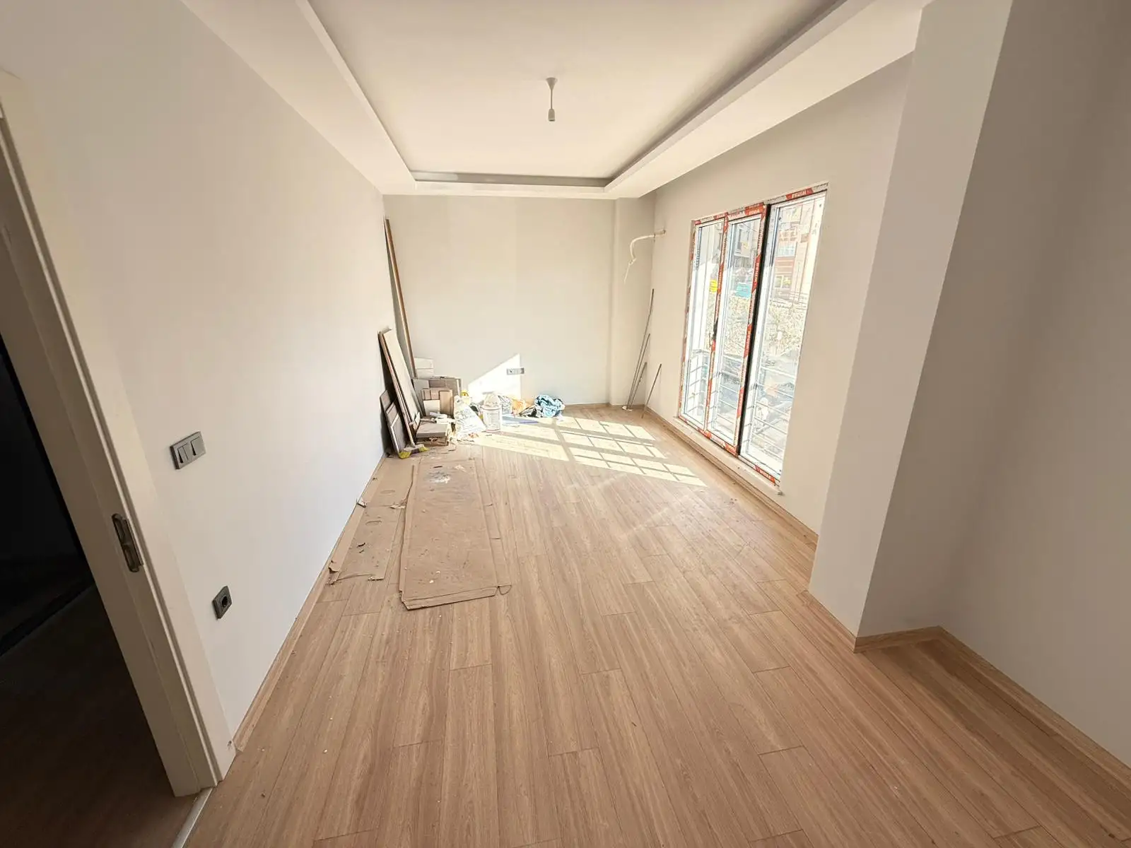 BEYOĞLU SÜTLÜCEDE YENİ BİNADA SATILIK KAPALI MUTFAKLI 2+1 DAİRE