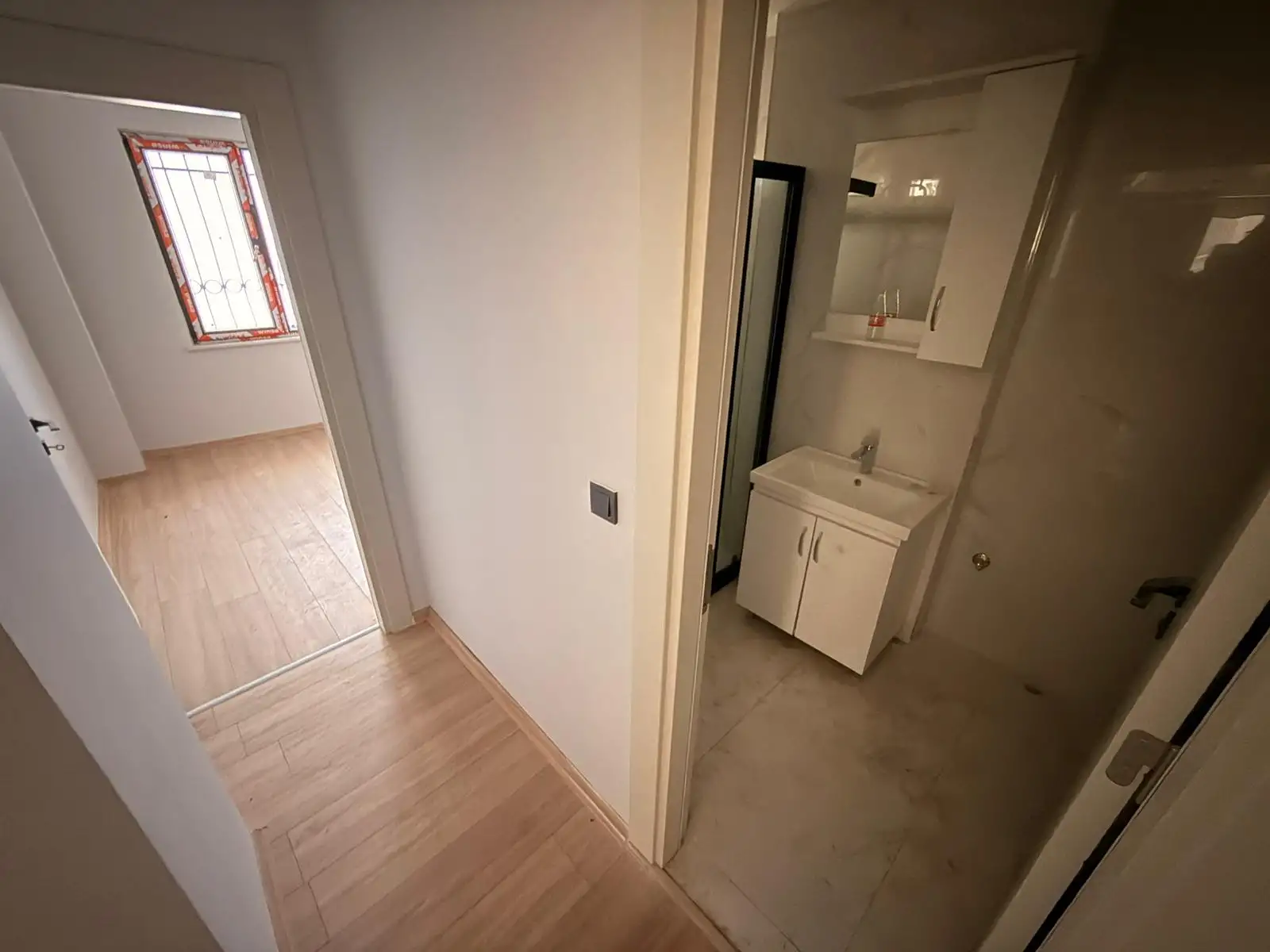 BEYOĞLU SÜTLÜCEDE YENİ BİNADA SATILIK KAPALI MUTFAKLI 2+1 DAİRE