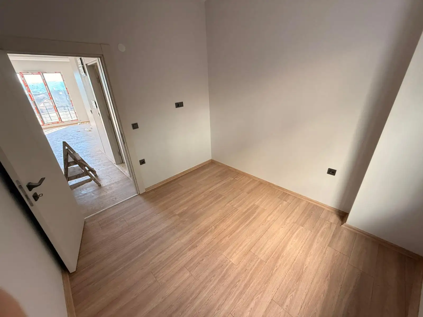 BEYOĞLU SÜTLÜCEDE YENİ BİNADA SATILIK HALİÇ MANZARALI 2+1 DAİRE