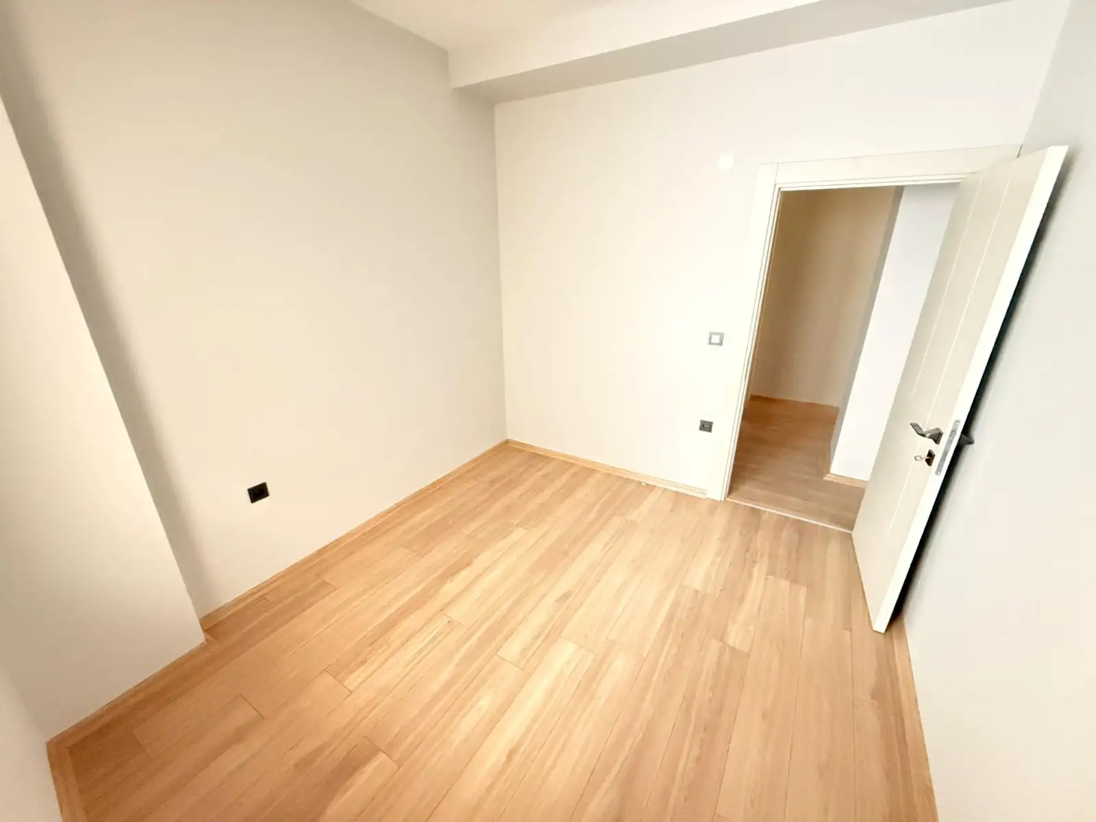 BEYOĞLU SÜTLÜCEDE YENİ BİNADA SATILIK KAPALI MUTFAKLI 2+1 DAİRE