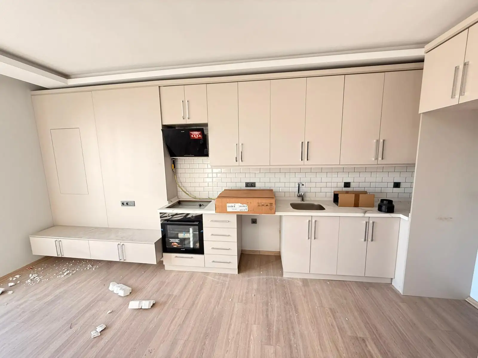 BEYOĞLU SÜTLÜCEDE YENİ BİNADA SATILIK HALİÇ MANZARALI 2+1 DAİRE