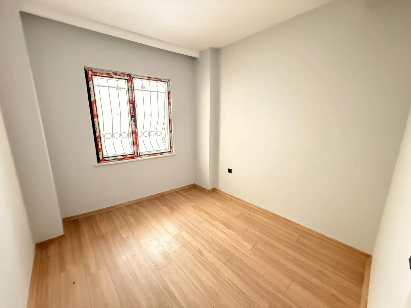 BEYOĞLU SÜTLÜCEDE YENİ BİNADA SATILIK KAPALI MUTFAKLI 2+1 DAİRE