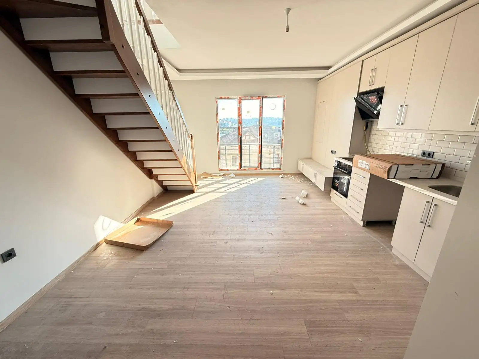 BEYOĞLU SÜTLÜCEDE YENİ BİNADA SATILIK HALİÇ MANZARALI 2+1 DAİRE