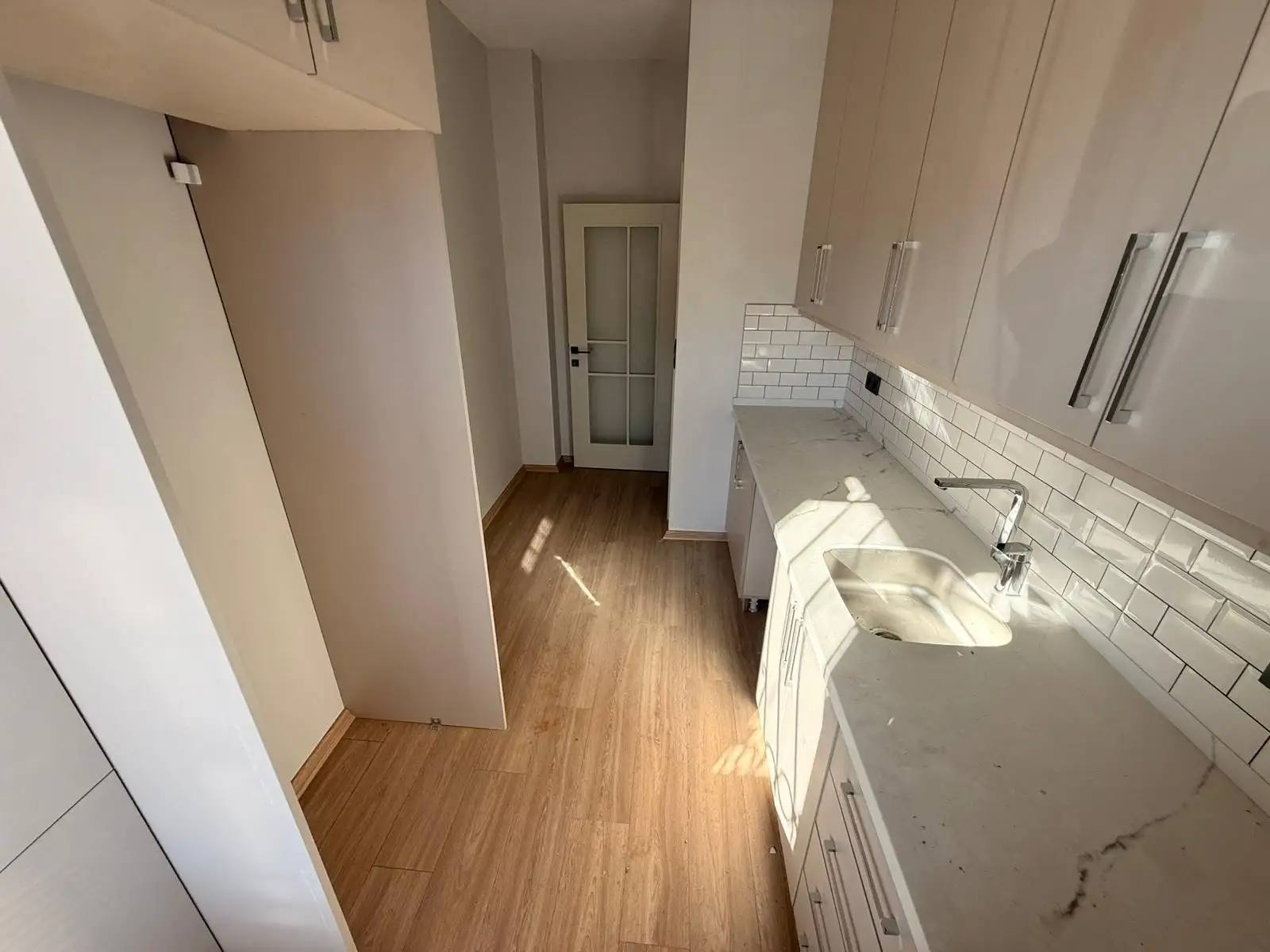 BEYOĞLU SÜTLÜCEDE YENİ BİNADA SATILIK KAPALI MUTFAKLI 2+1 DAİRE
