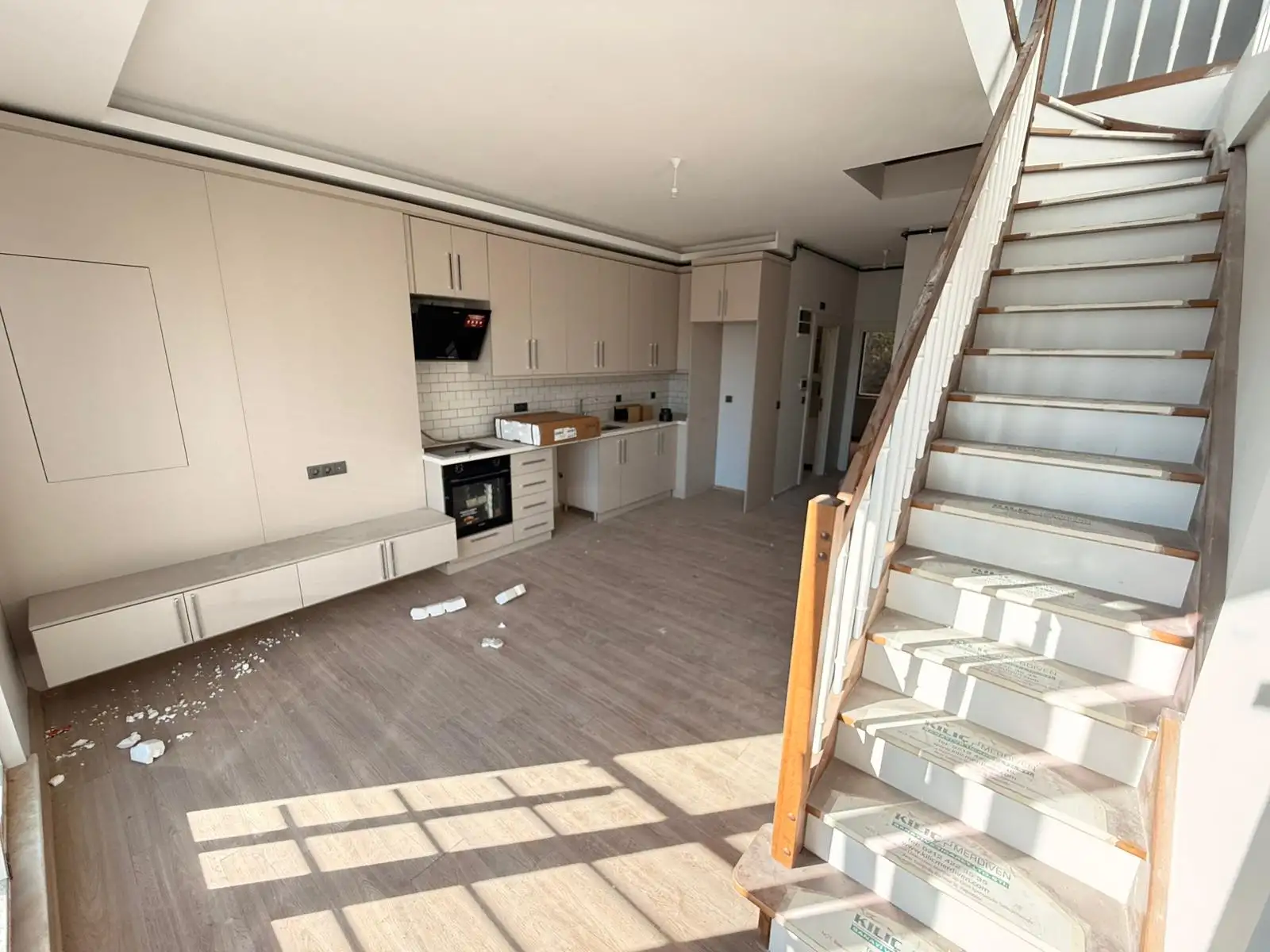 BEYOĞLU SÜTLÜCEDE YENİ BİNADA SATILIK HALİÇ MANZARALI 2+1 DAİRE